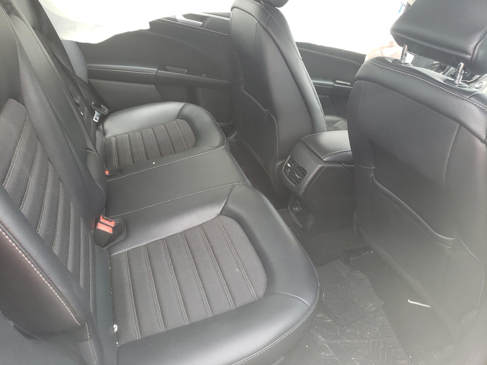 Photo 6 from auction – 2017 FORD FUSION with VIN 3FA6P0T95HR145276