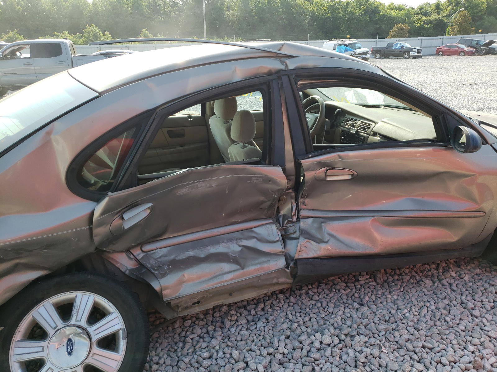 Photo 9 from auction – 2005 FORD TAURUS SE with VIN 1FAFP53U95A159527