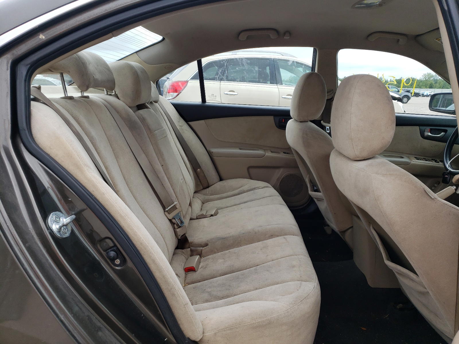 Photo 6 from auction – 2010 KIA OPTIMA LX with VIN KNAGG4A81A5377489