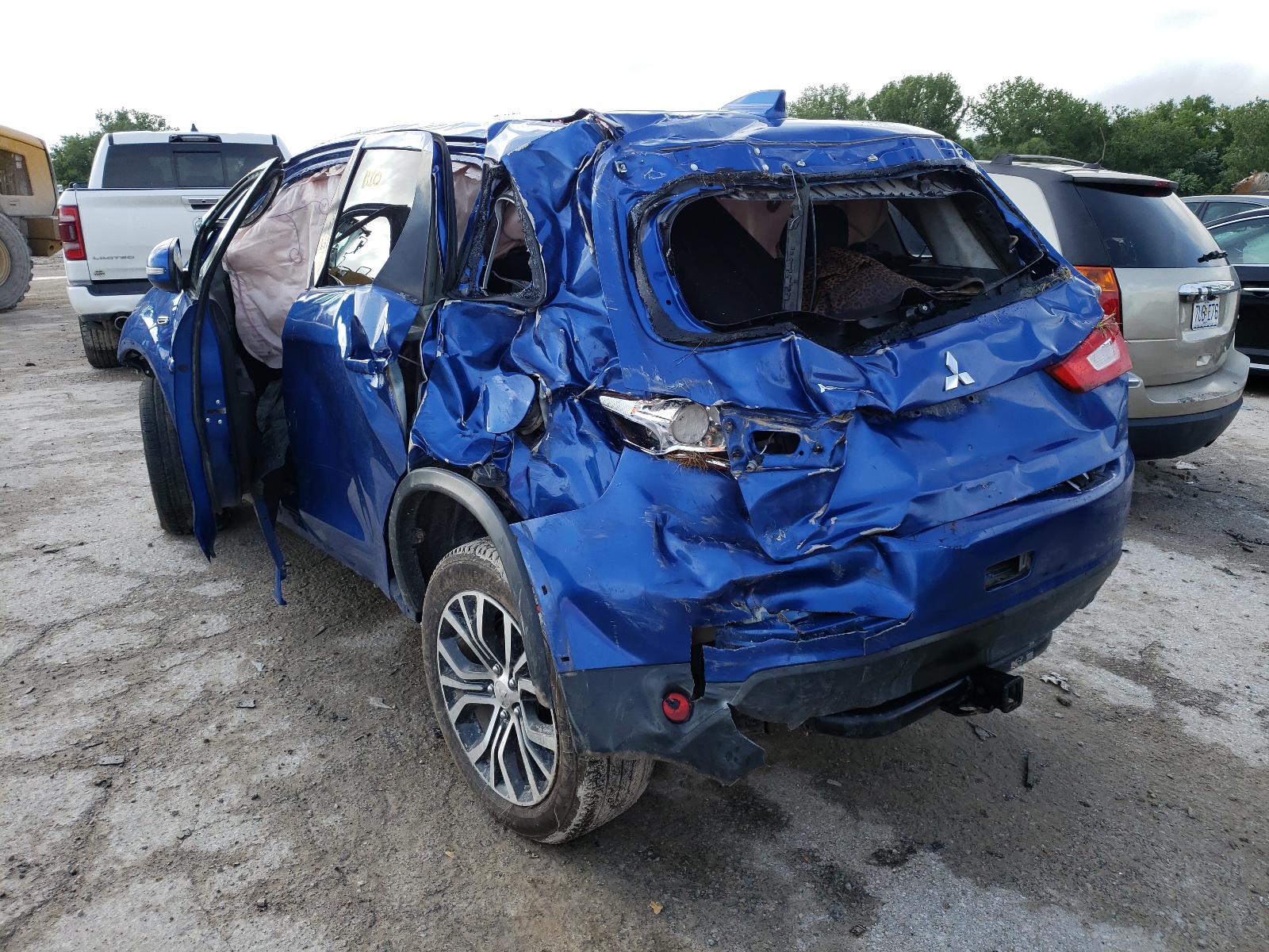 Photo 3 from auction – 2017 MITSUBISHI OUTLANDER with VIN JA4AP3AU9HZ037486