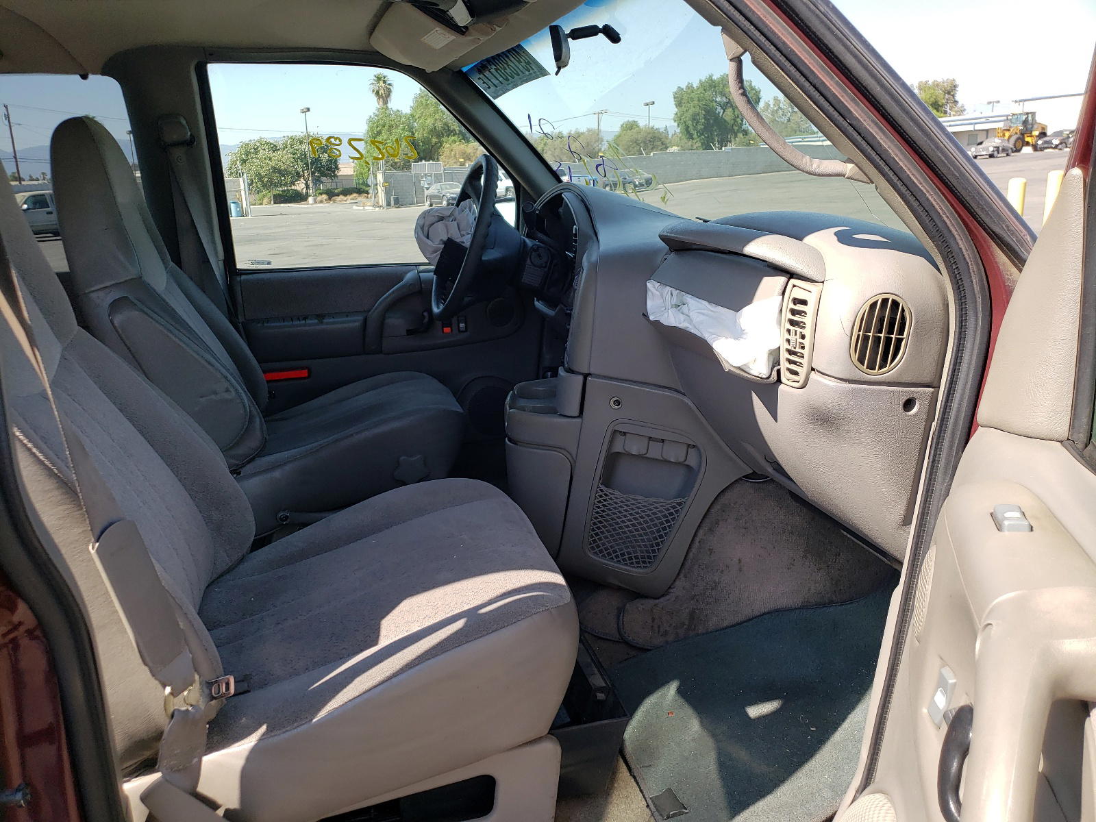 Photo 5 from auction – 2001 CHEVROLET ASTRO with VIN 1GNDM19W81B149191