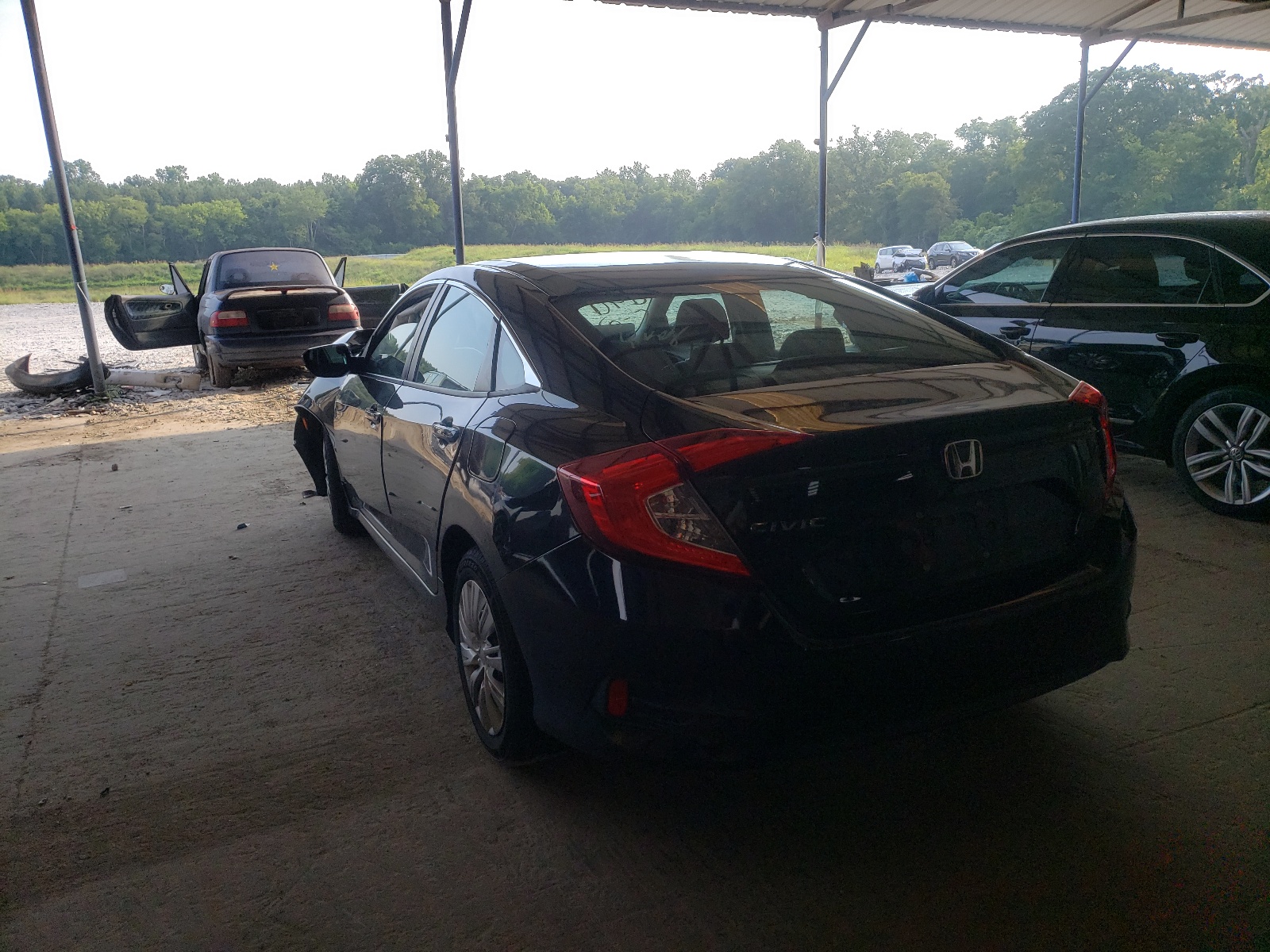 Photo 3 from auction – 2016 HONDA CIVIC LX with VIN 19XFC2F59GE016912