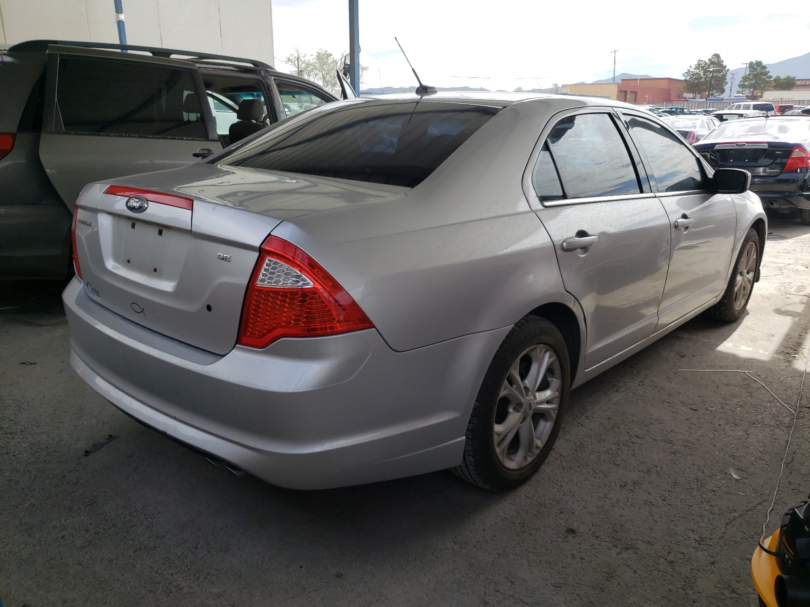 Photo 4 from auction – 2012 FORD FUSION SE with VIN 3FAHP0HA4CR170481