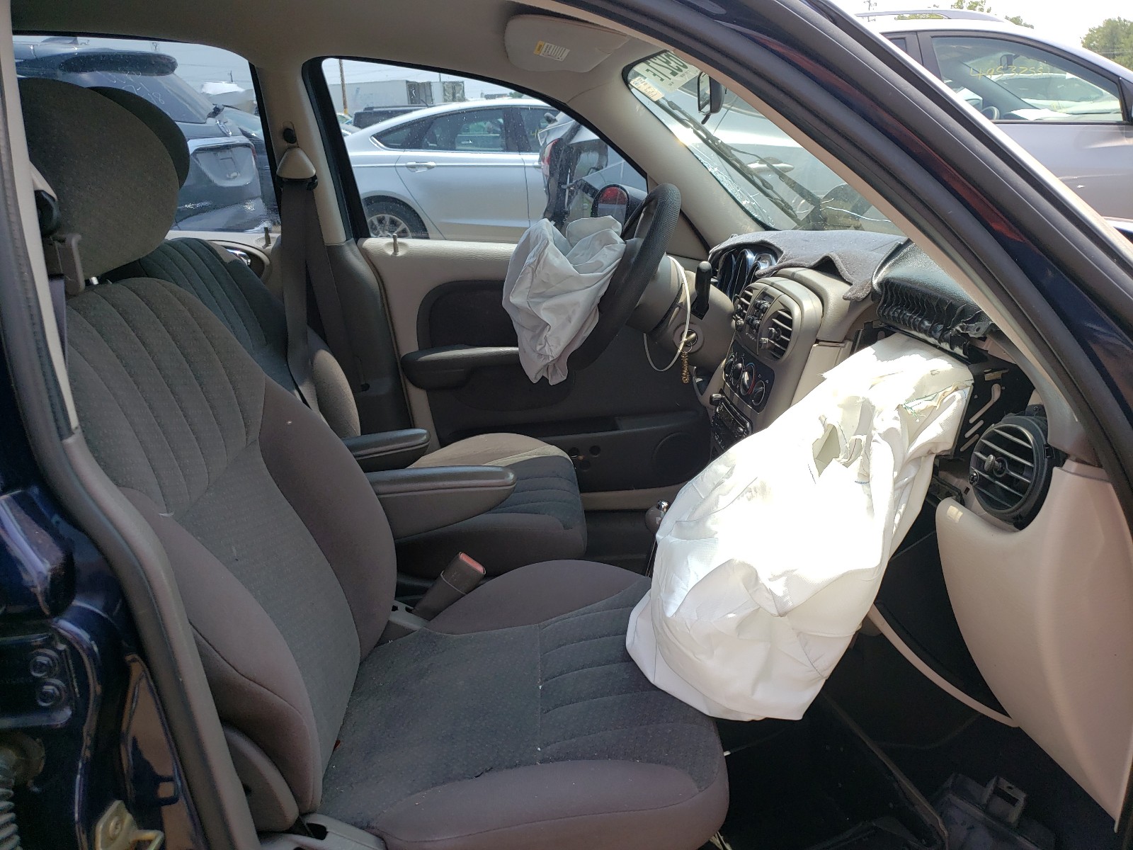 Photo 5 from auction – 2005 CHRYSLER PT CRUISER with VIN 3C8FY58B15T543677
