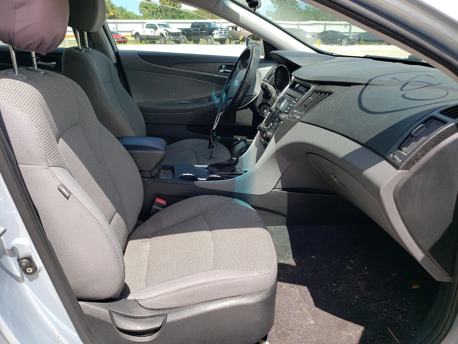 Photo 5 from auction – 2012 HYUNDAI SONATA with VIN 5NPEB4AC7CH339569