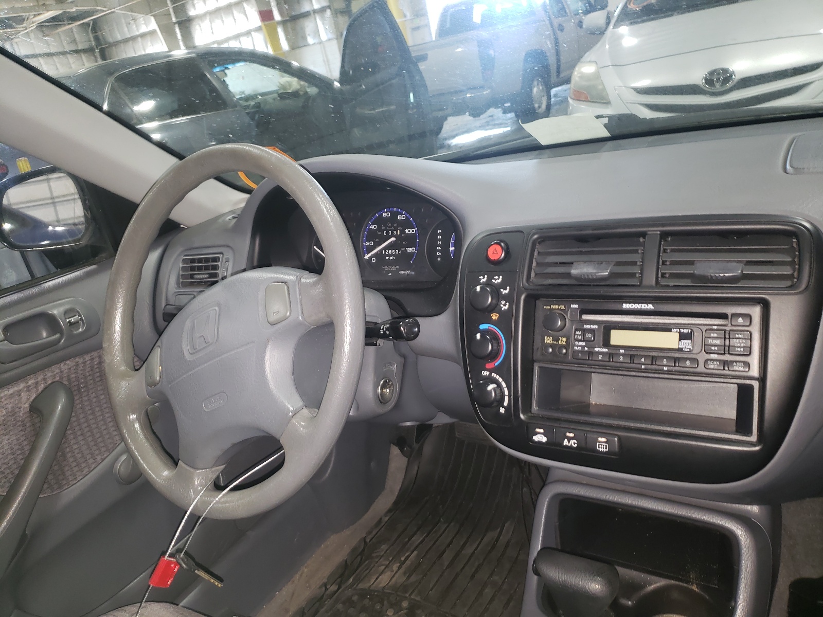 Photo 9 from auction – 1999 HONDA CIVIC BASE with VIN 2HGEJ6615XH508364