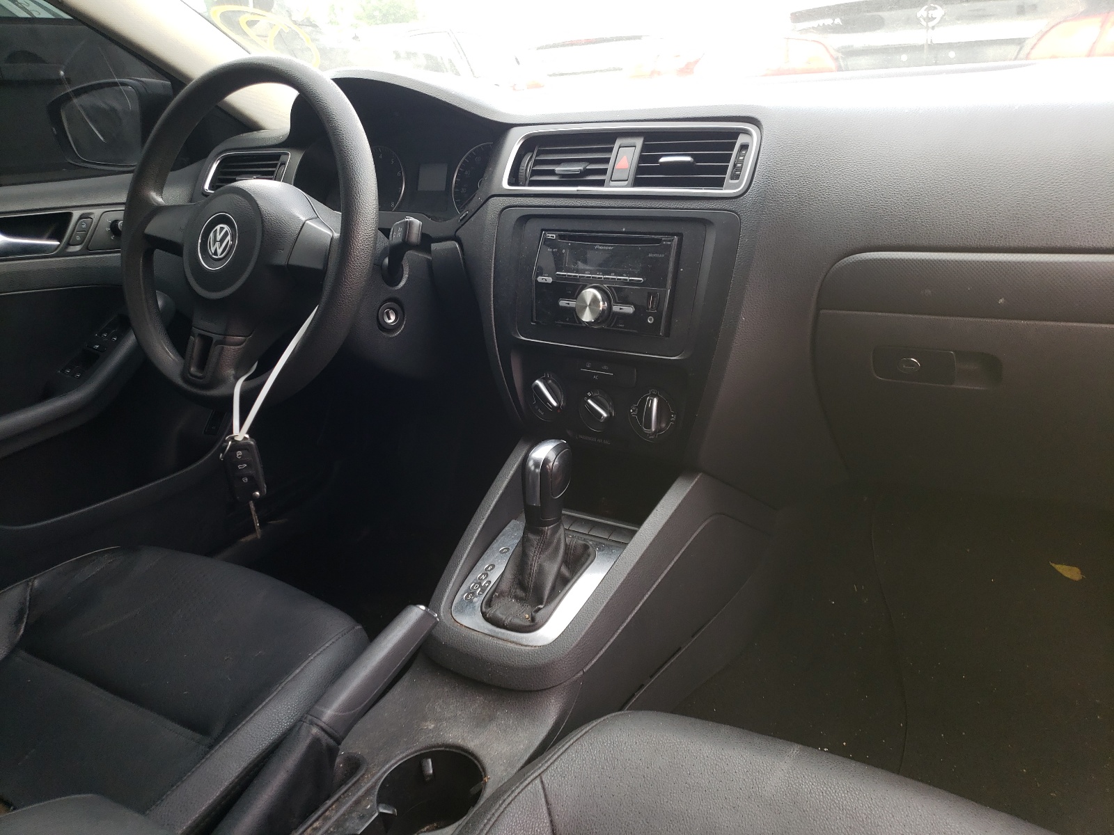 Photo 9 from auction – 2012 VOLKSWAGEN JETTA SE with VIN 3VWDP7AJ4CM318375
