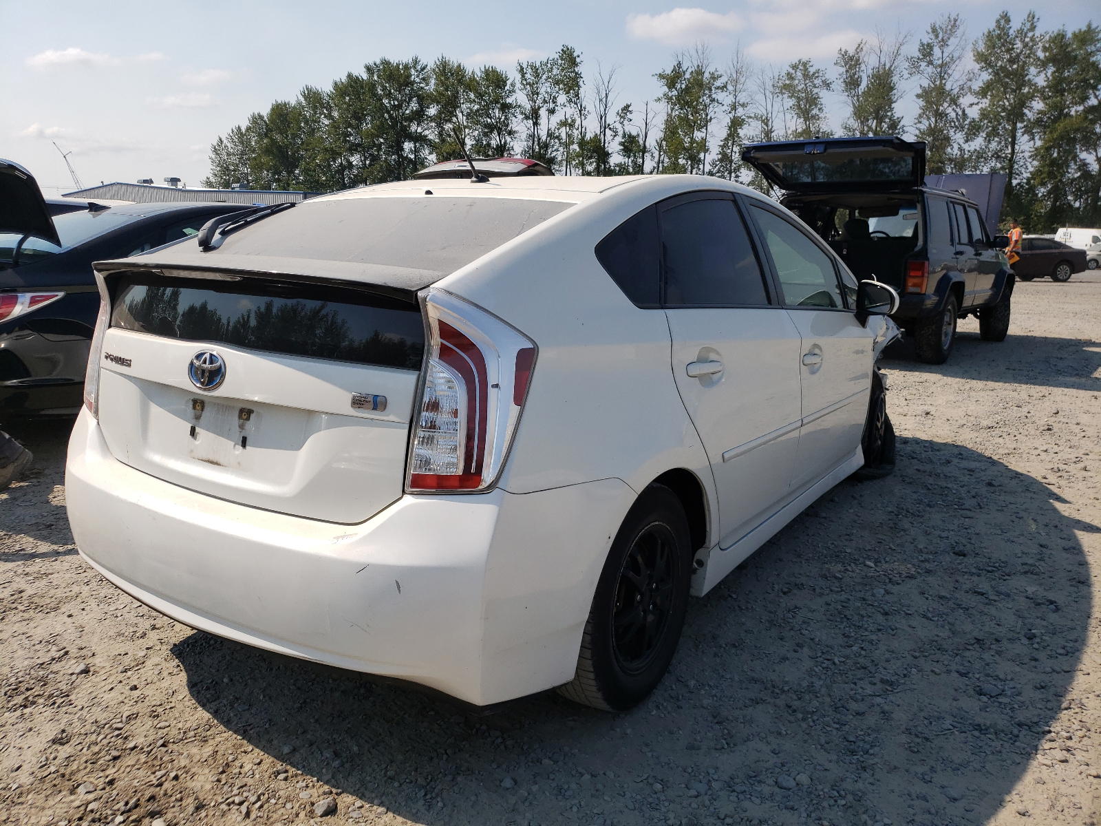 Photo 4 from auction – 2014 TOYOTA PRIUS with VIN JTDKN3DU1E1741042