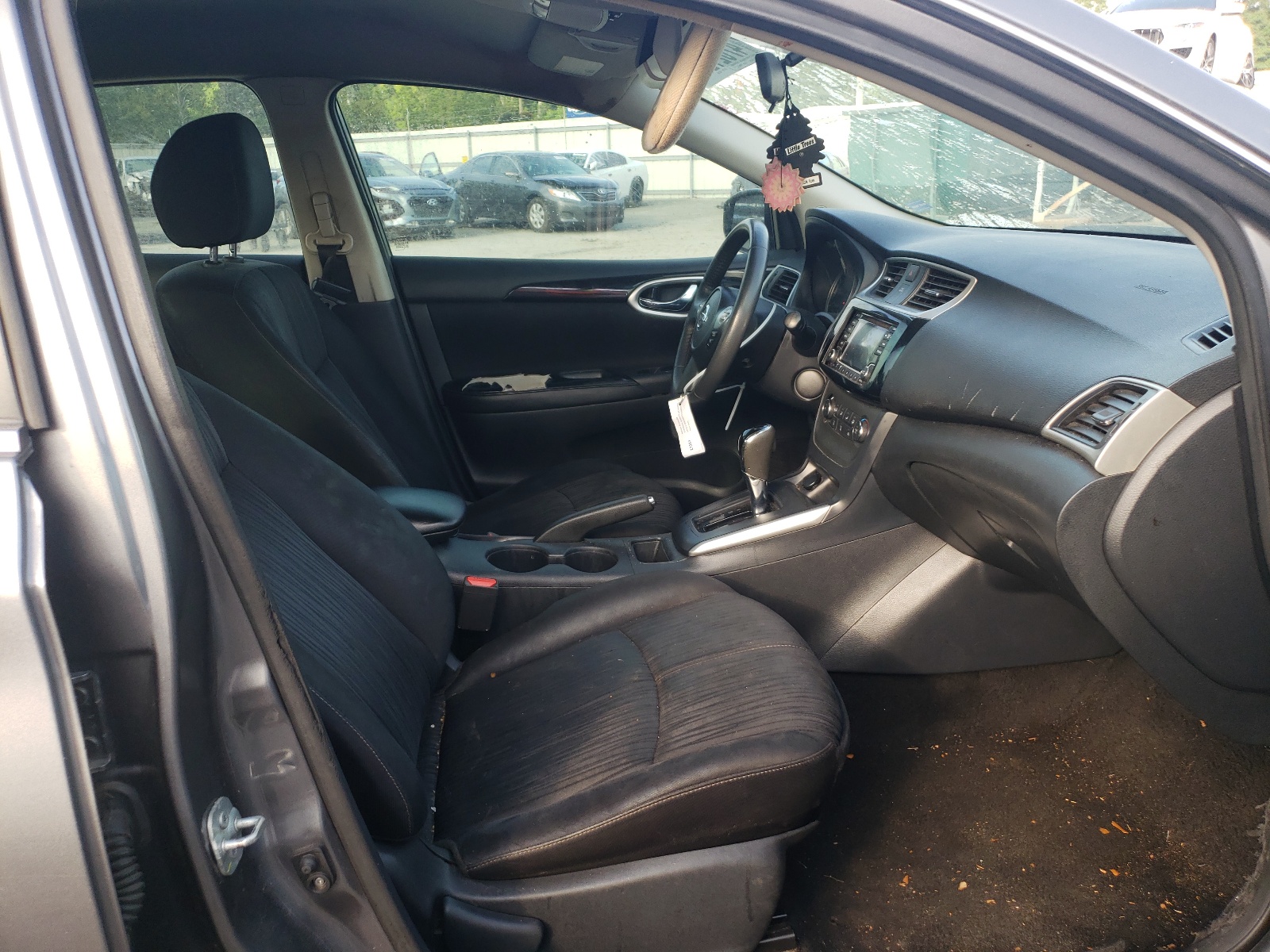 Photo 5 from auction – 2016 NISSAN SENTRA S with VIN 3N1AB7AP8GL675131