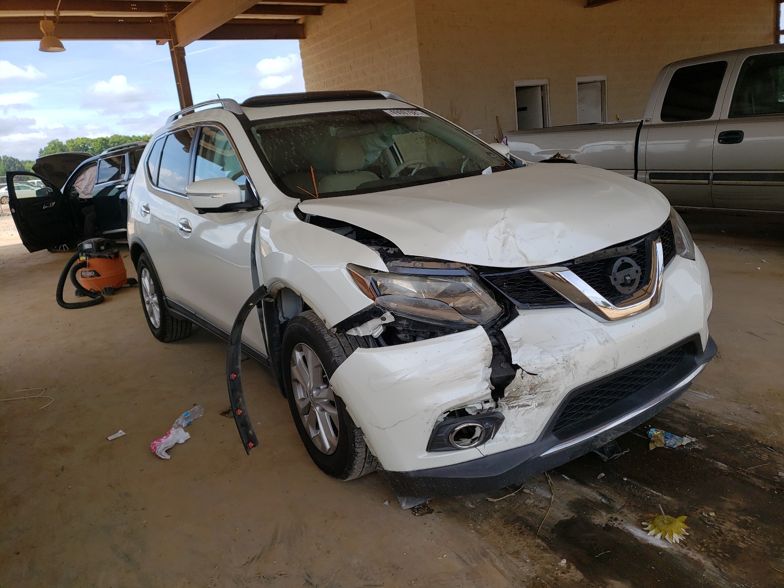 NISSAN ROGUE S 2015 with VIN 5N1AT2MT7FC769626 - Photo from auction
