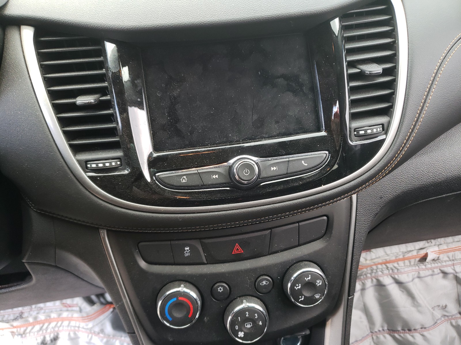 Photo 9 from auction – 2018 CHEVROLET TRAX 1LT with VIN 3GNCJLSB7JL291604