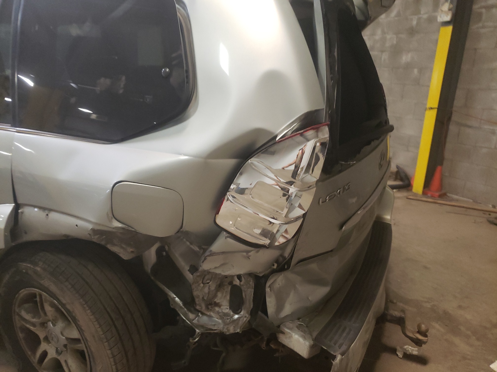 Photo 9 from auction – 2004 LEXUS GX 470 with VIN JTJBT20X440061492