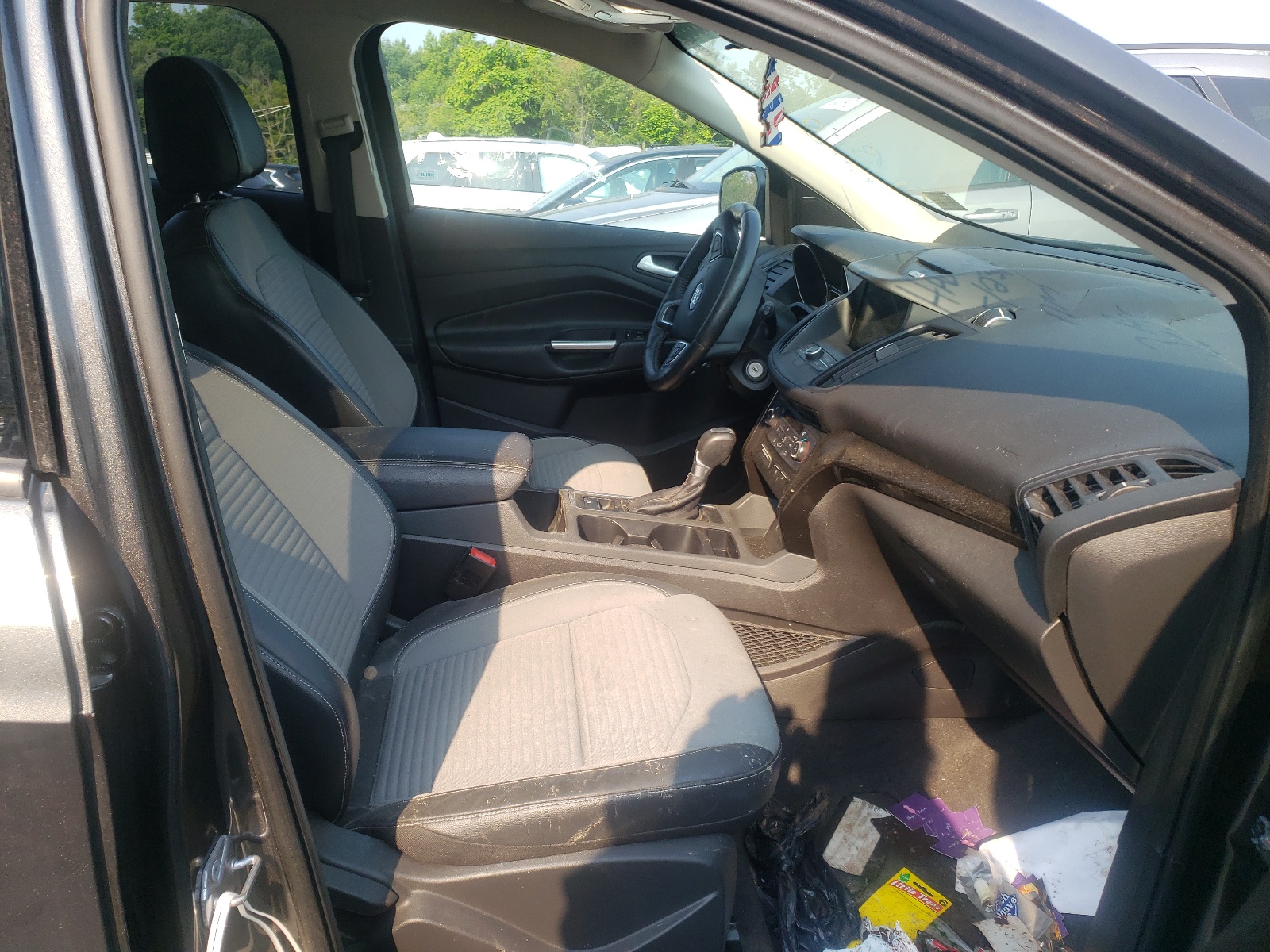 Photo 5 from auction – 2017 FORD ESCAPE SE with VIN 1FMCU9G95HUC83814