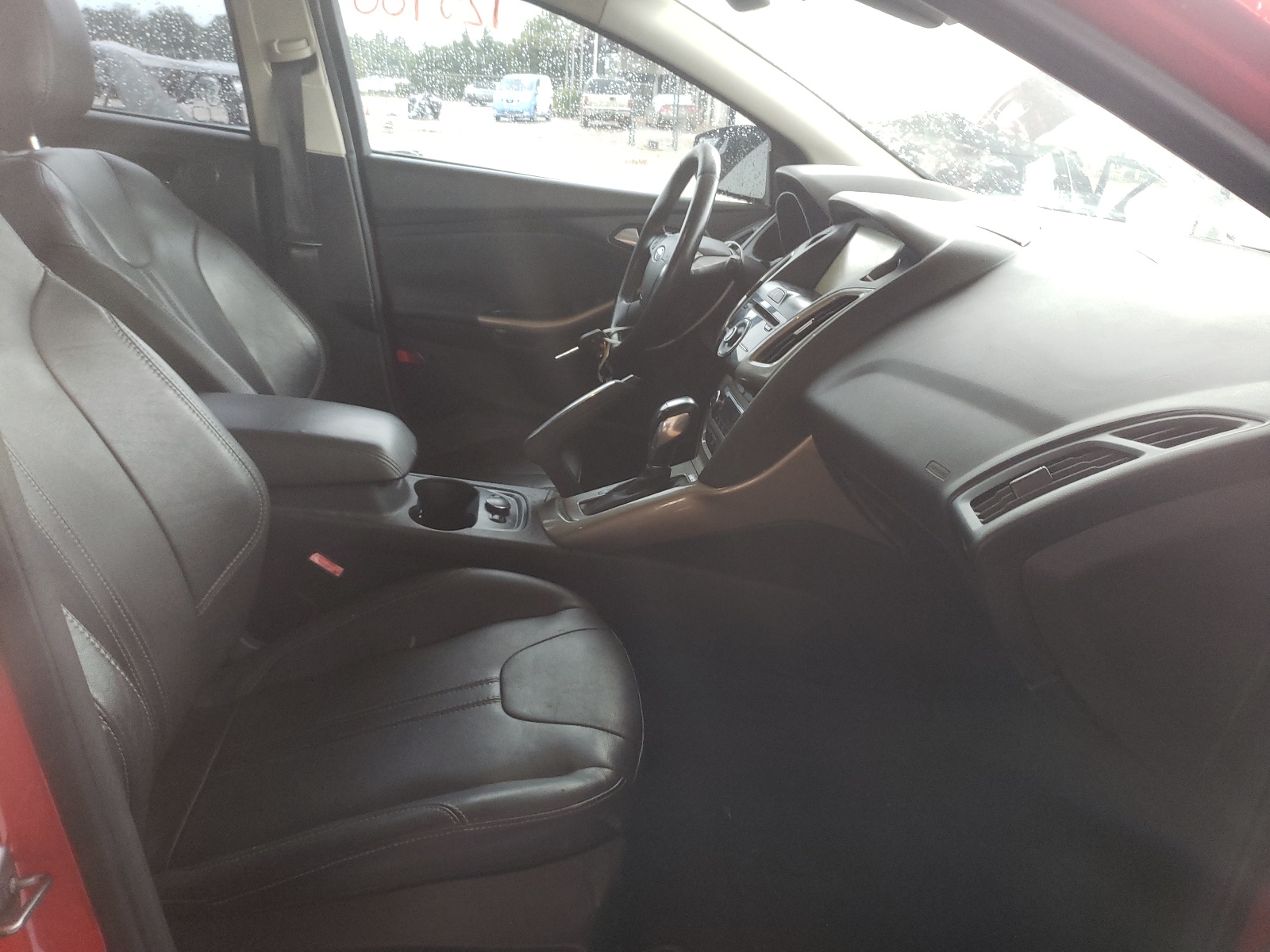 Foto 5 de la subasta – 2012 FORD FOCUS SEL con VIN 1FAHP3M26CL193128