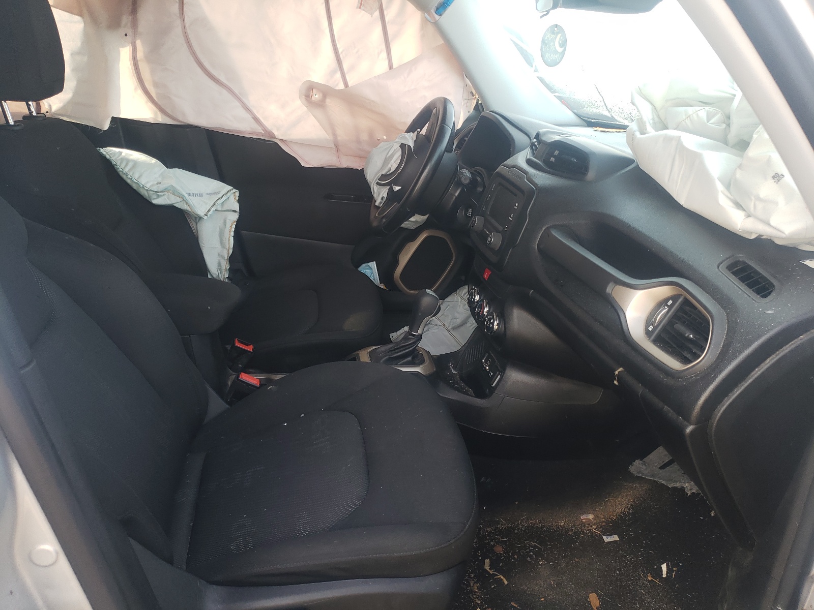 Photo 5 from auction – 2017 JEEP RENEGADE L with VIN ZACCJABB9HPG33181