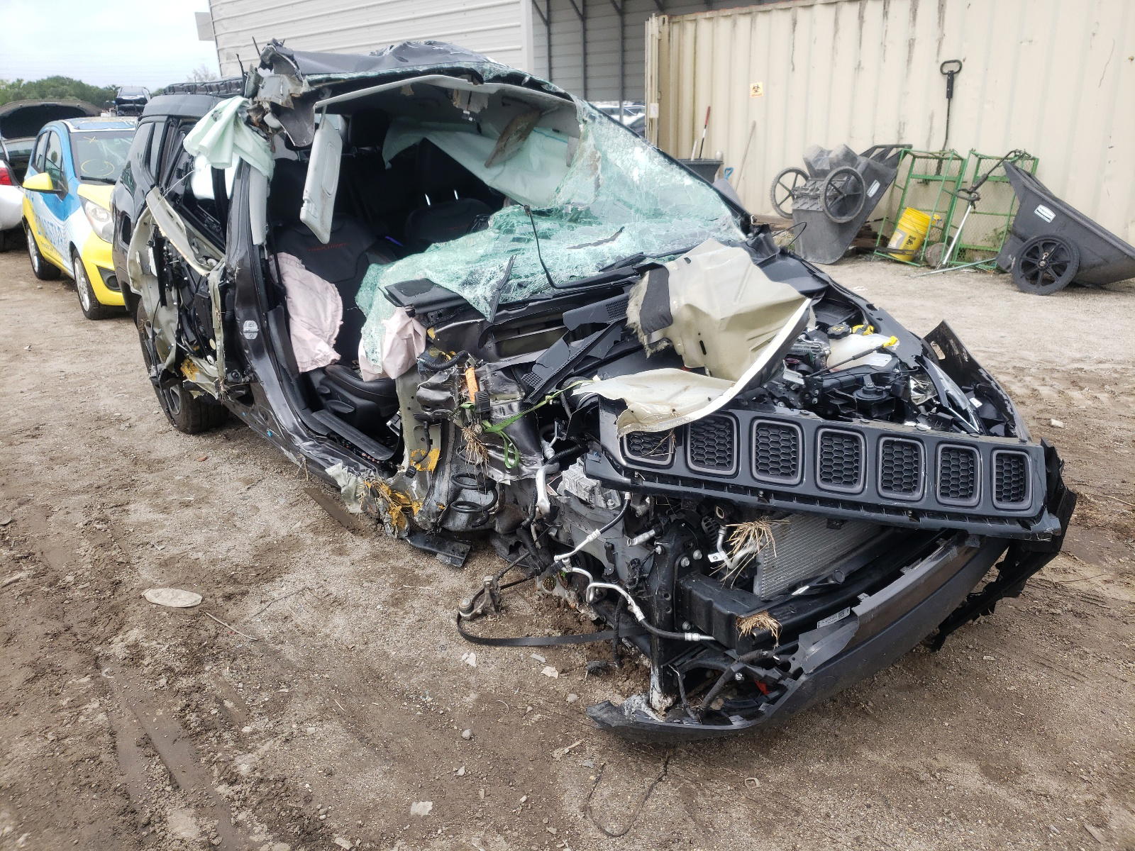 JEEP COMPASS TR 2020 with VIN 3C4NJDDB9LT171570 - Photo from auction