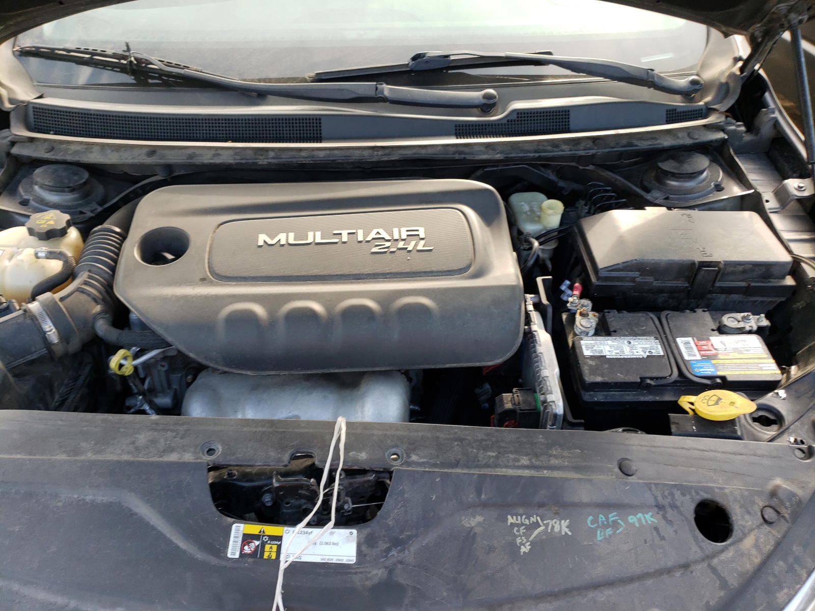 Photo 7 from auction – 2016 CHRYSLER 200 LIMITE with VIN 1C3CCCAB1GN117450