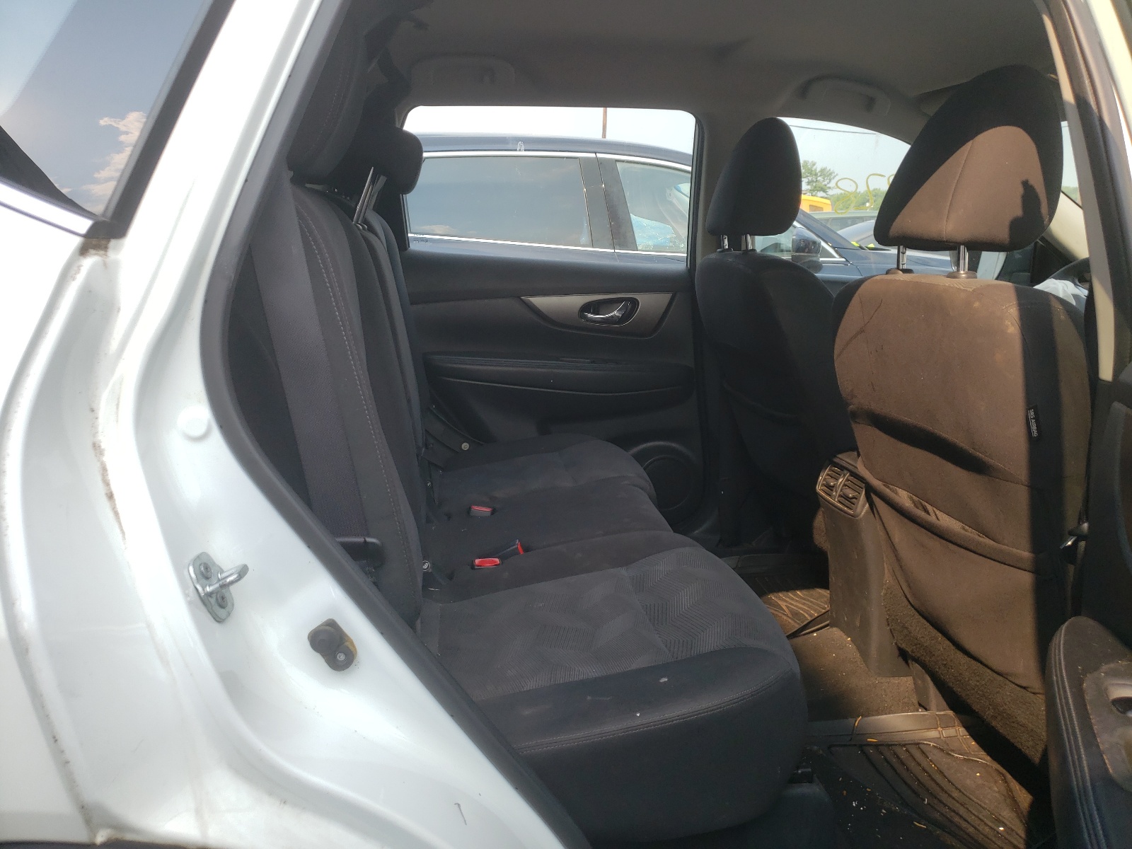 Photo 6 from auction – 2016 NISSAN ROGUE S with VIN KNMAT2MV8GP724274