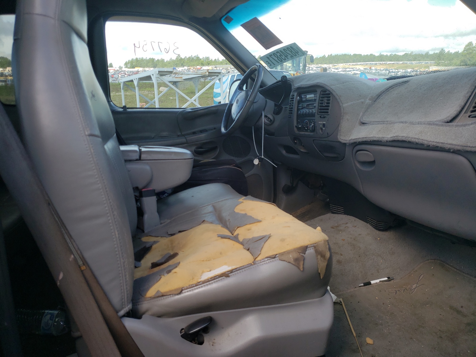 Photo 5 from auction – 1998 FORD F150 with VIN 1FTZX0763WKA34573