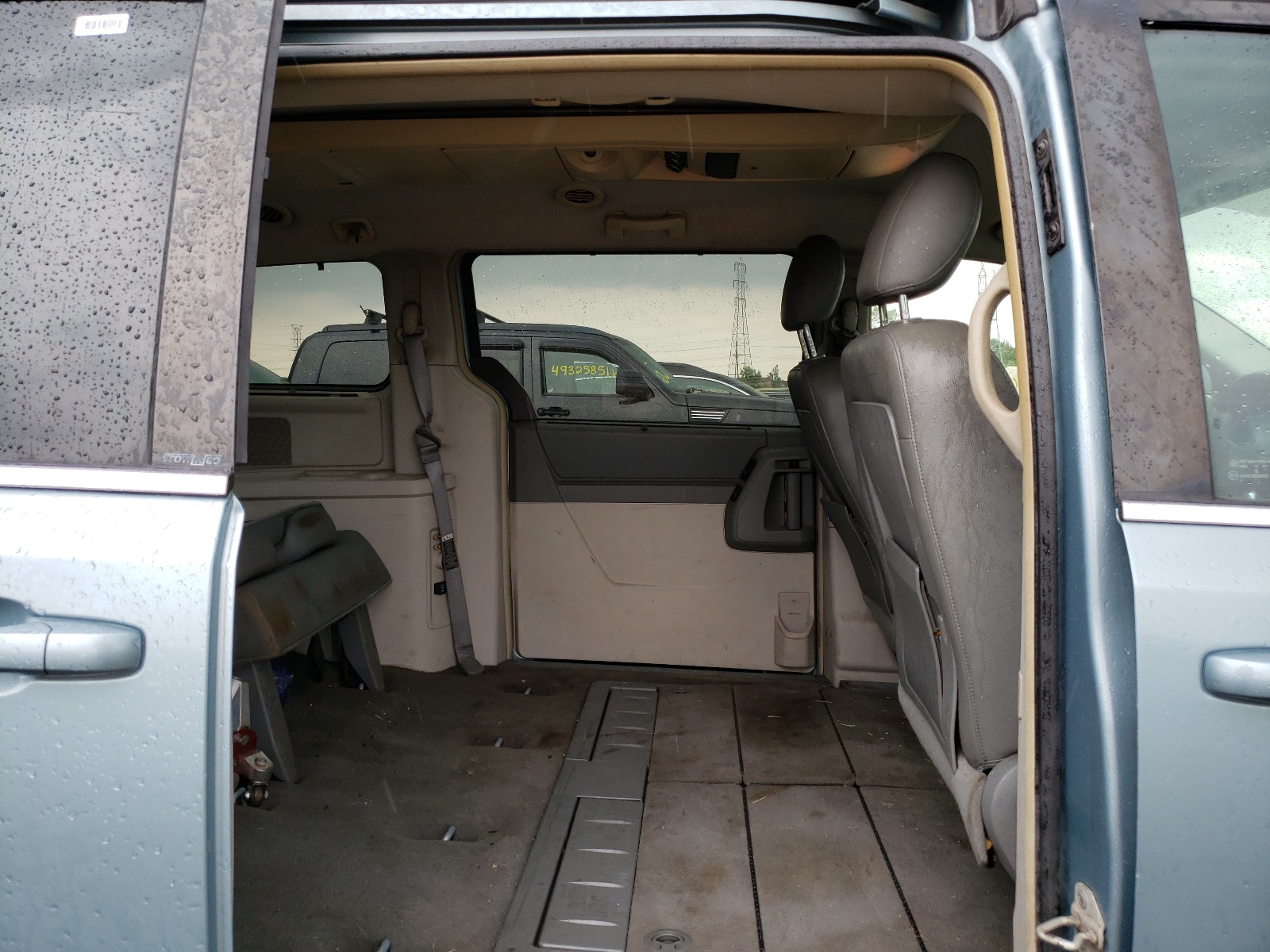Photo 6 from auction – 2008 CHRYSLER TOWN & COU with VIN 2A8HR54P78R745044