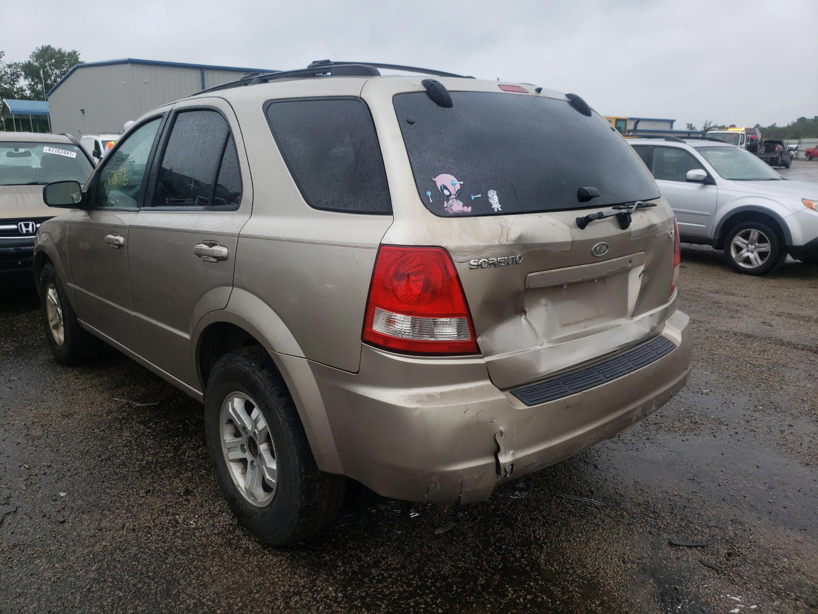 Photo 3 from auction – 2004 KIA SORENTO EX with VIN KNDJD733645311920