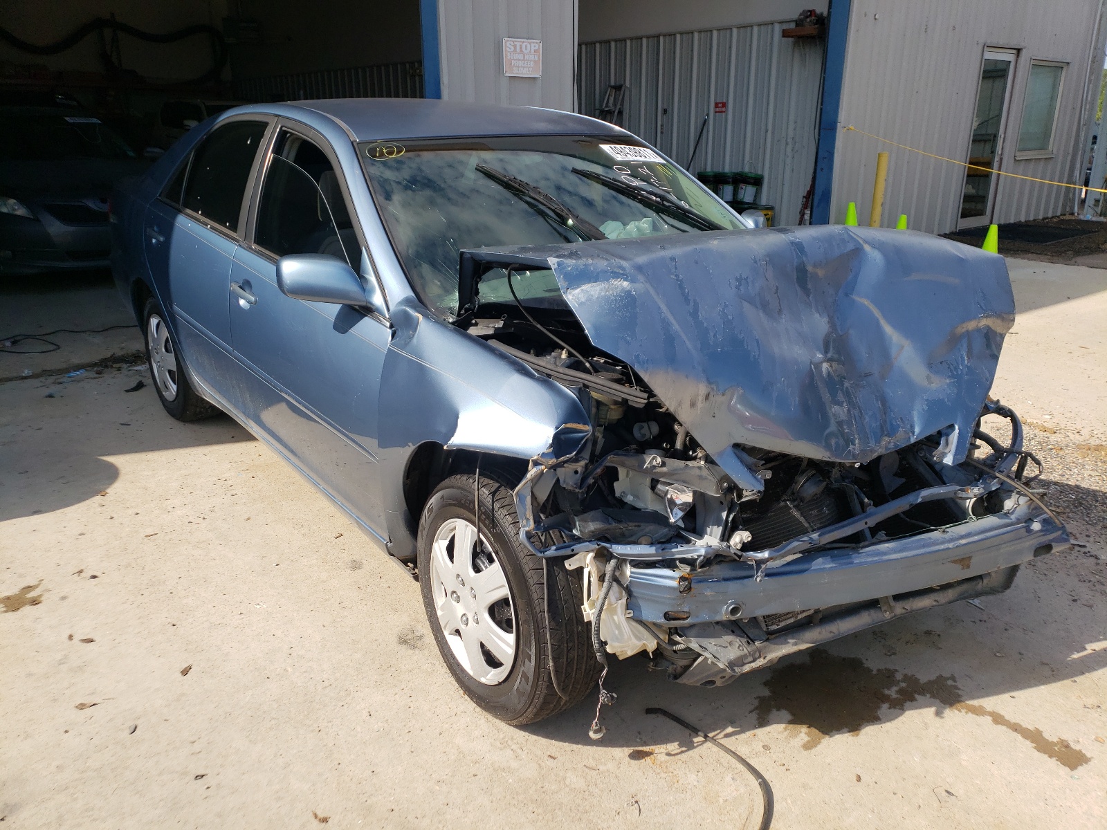 Photo 1 from auction – 2004 TOYOTA CAMRY LE with VIN JTDBE32KX40275889
