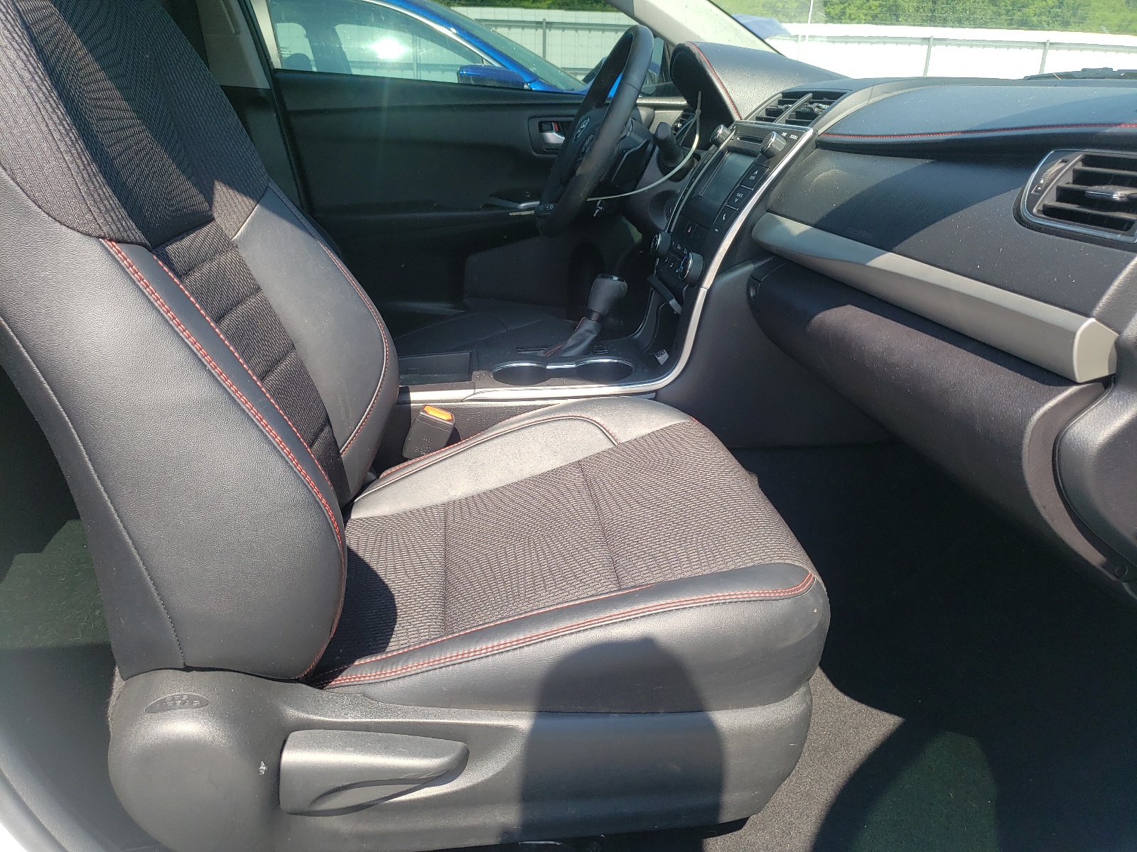 Photo 5 from auction – 2017 TOYOTA CAMRY LE with VIN 4T1BF1FK0HU700204