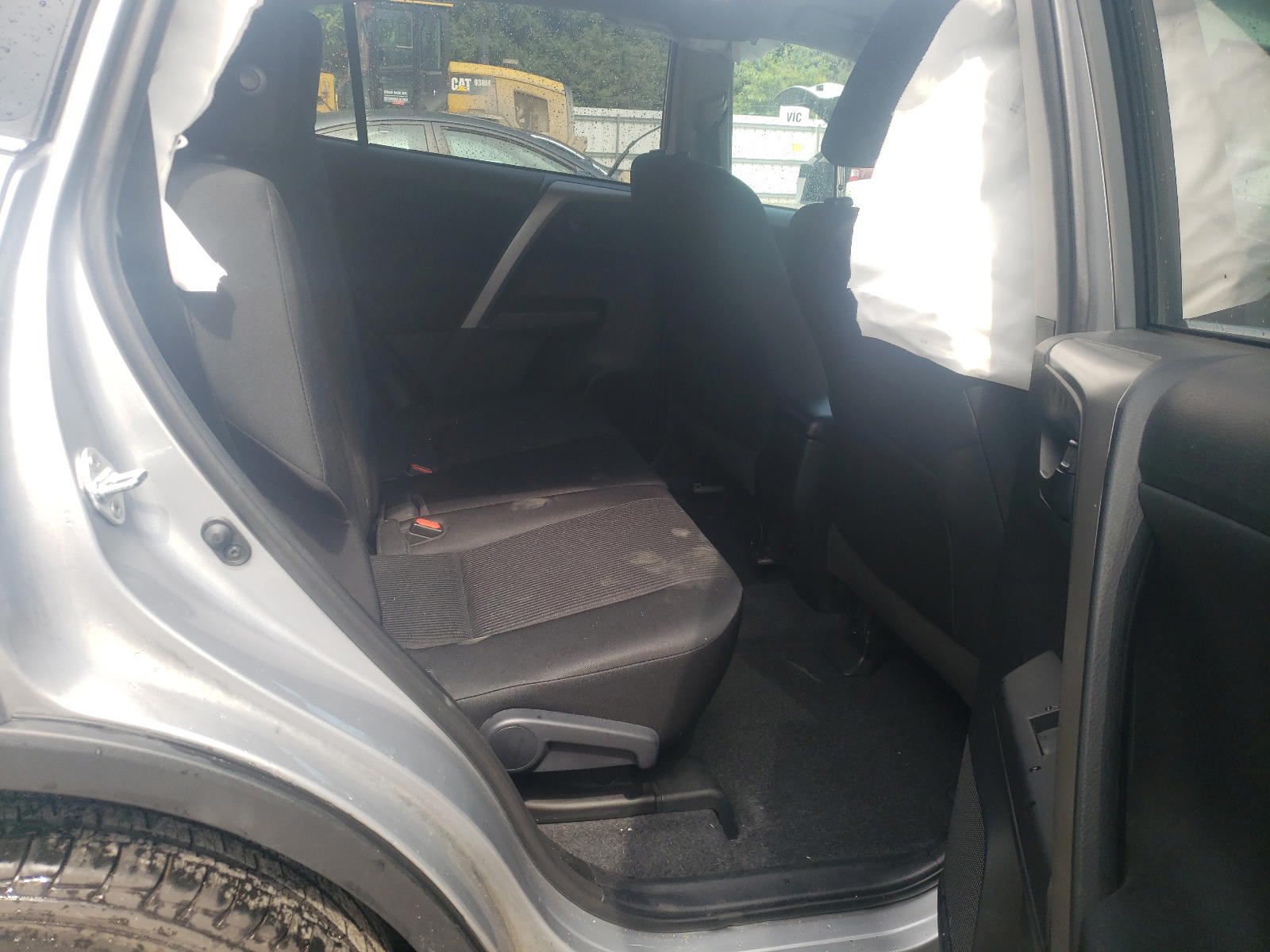 Photo 6 from auction – 2017 TOYOTA RAV4 LE with VIN 2T3BFREV9HW647634