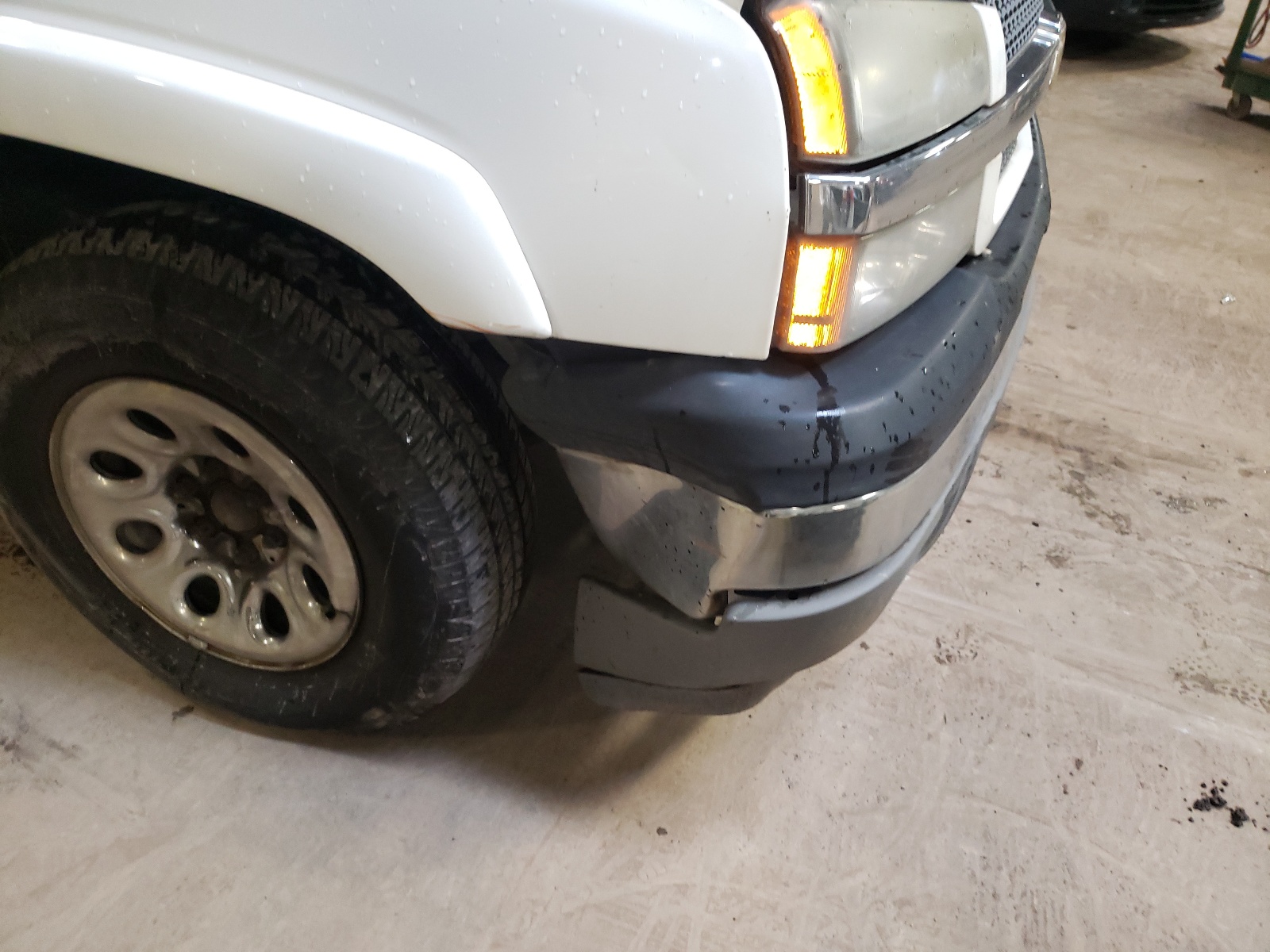 Photo 9 from auction – 2005 CHEVROLET 1500 SILVE with VIN 2GCEK13T051370887
