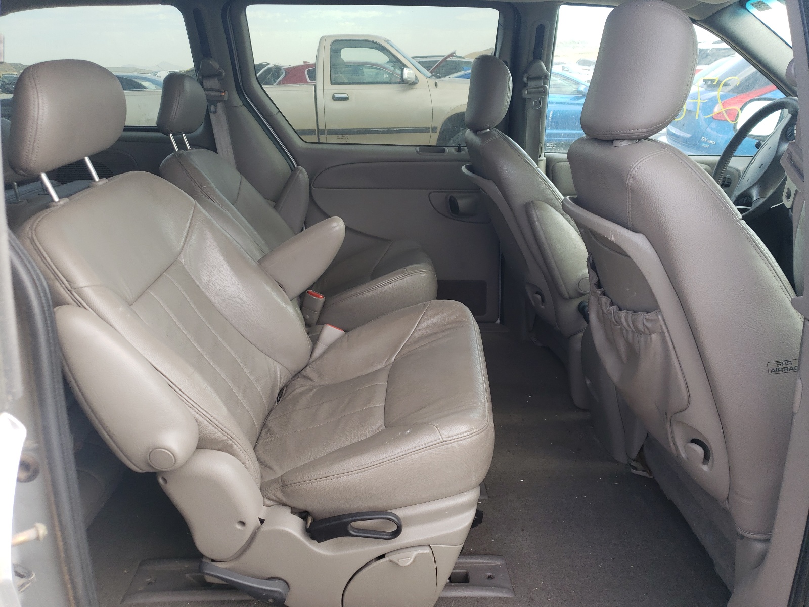 Photo 6 from auction – 2002 CHRYSLER TOWN & COU with VIN 2C8GT54L52R576696
