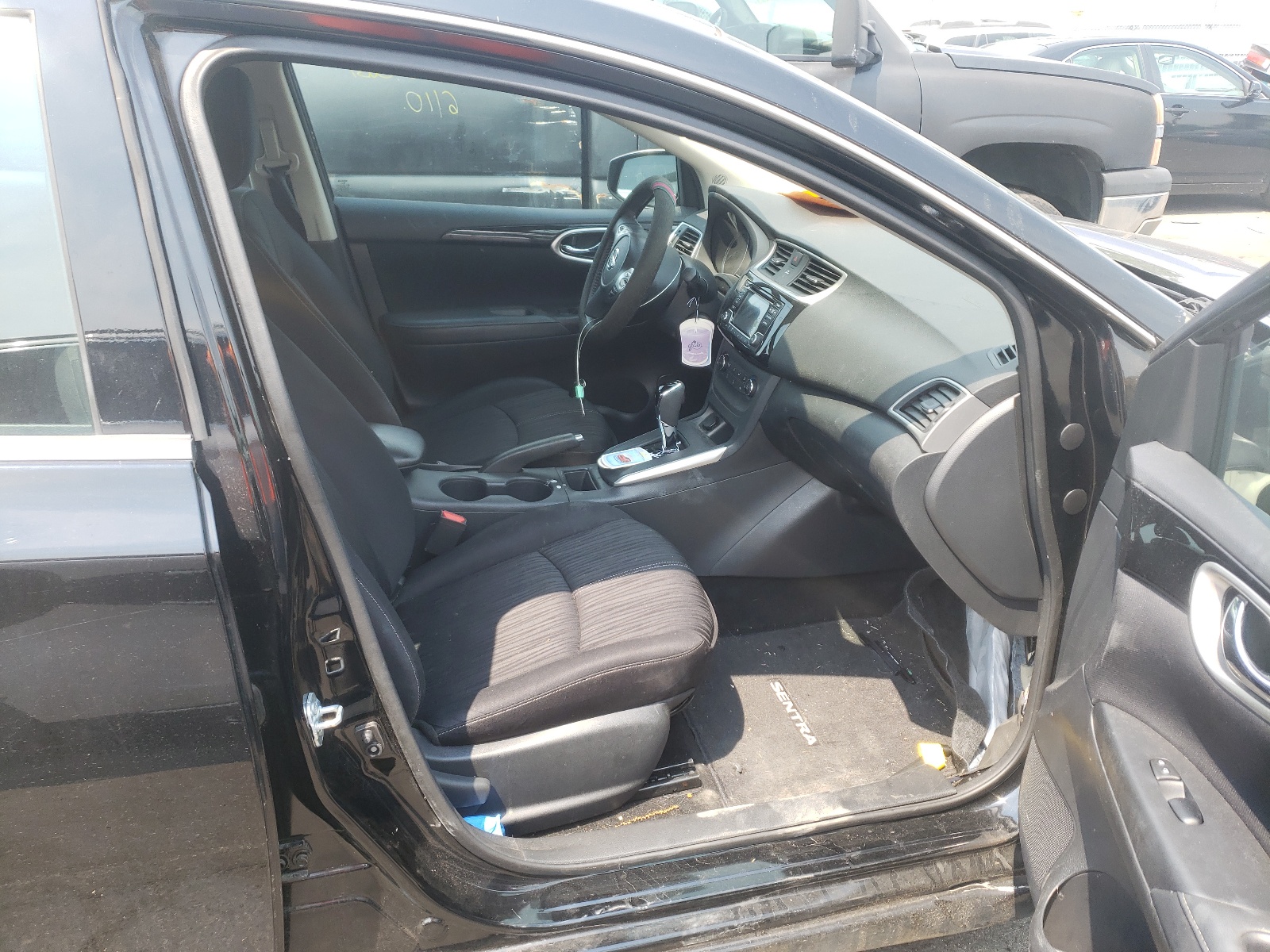Photo 5 from auction – 2017 NISSAN SENTRA S with VIN 3N1AB7AP2HL661405