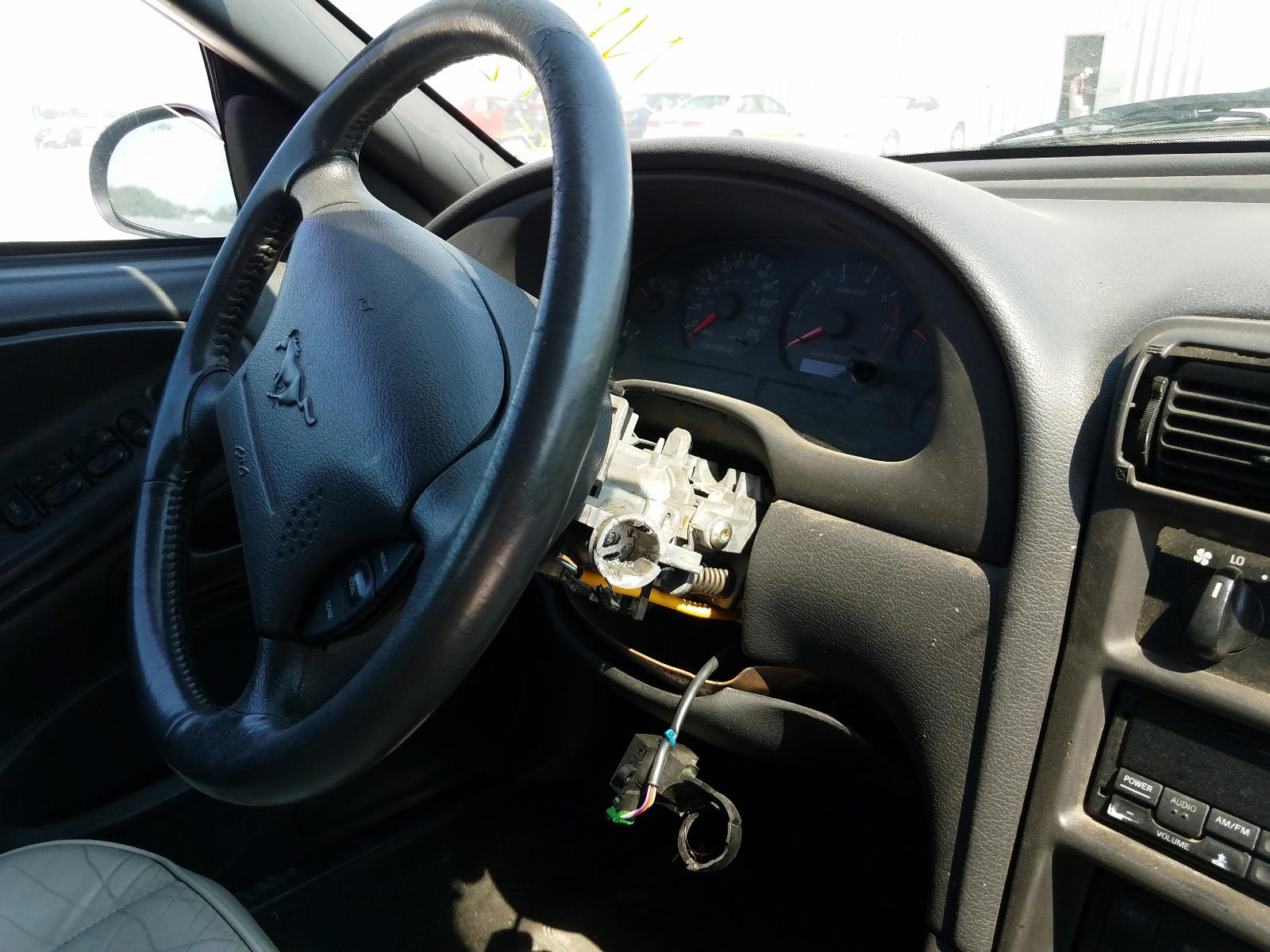Photo 9 from auction – 2000 FORD MUSTANG with VIN 1FAFP4448YF314472