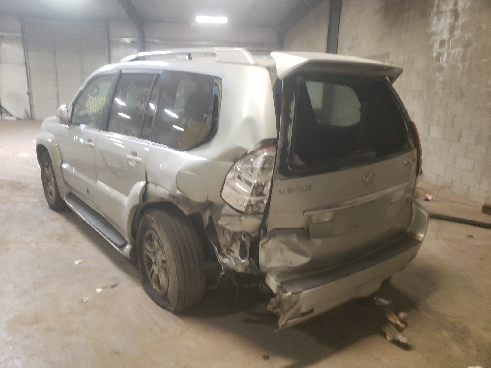 Photo 3 from auction – 2004 LEXUS GX 470 with VIN JTJBT20X440061492