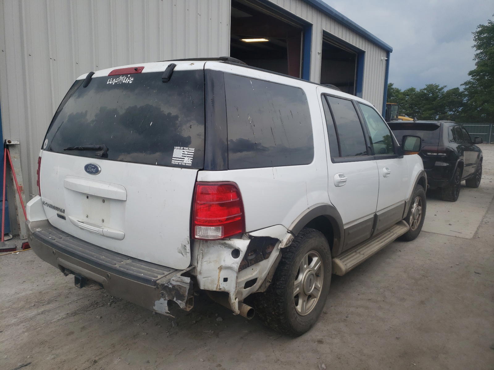 Photo 4 from auction – 2004 FORD EXPEDITION with VIN 1FMFU18L44LA71253