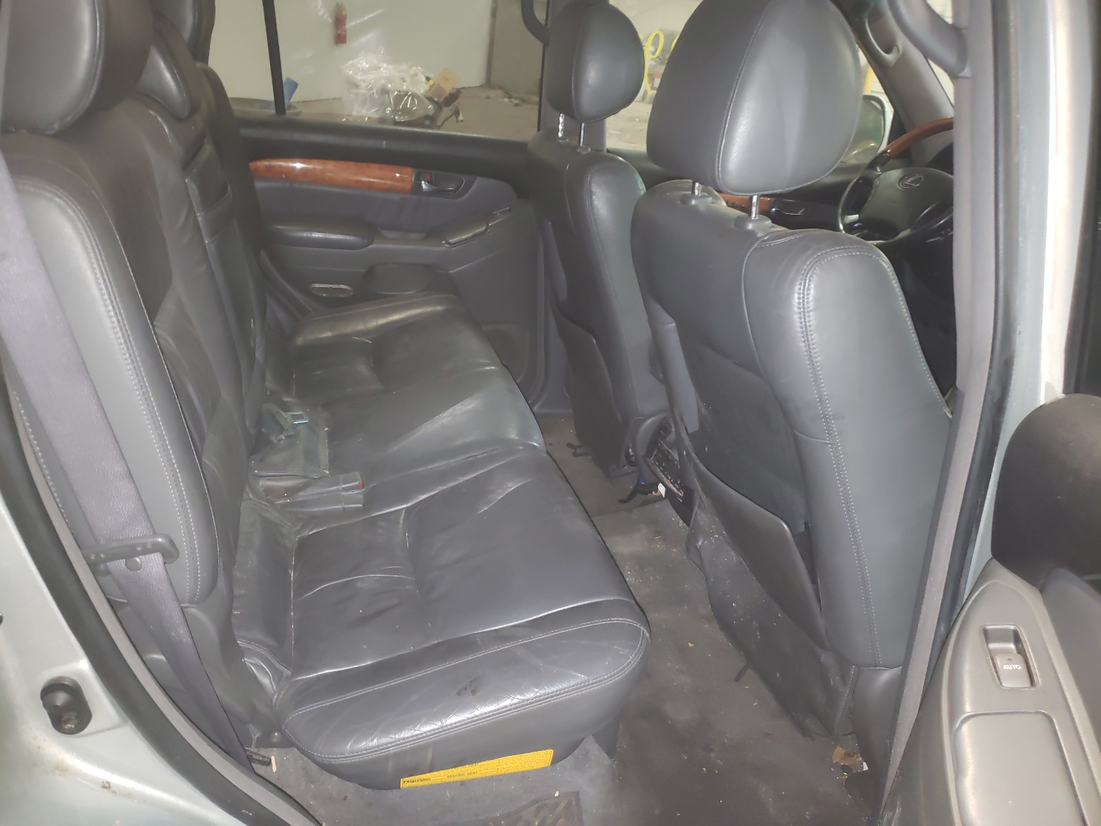 Photo 6 from auction – 2004 LEXUS GX 470 with VIN JTJBT20X440061492