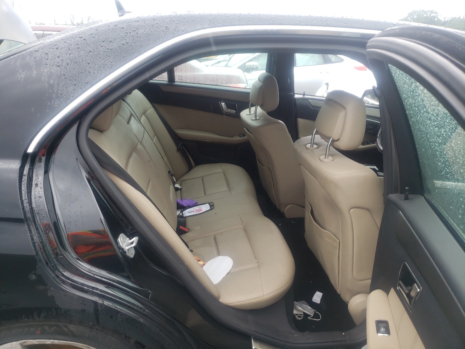 Photo 6 from auction – 2010 MERCEDES-BENZ E 350 with VIN WDDHF5GB4AA048110