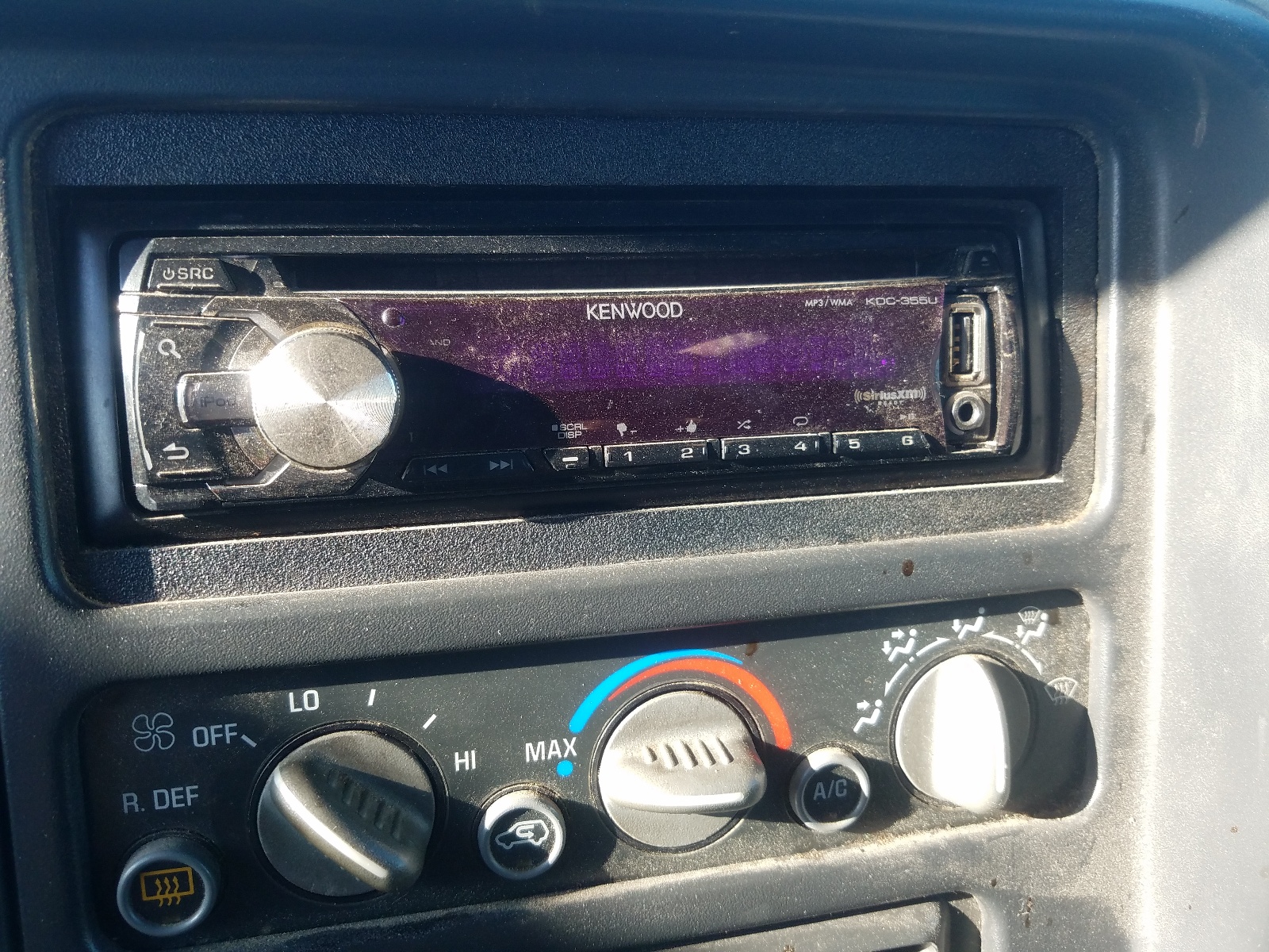 Photo 9 from auction – 1998 GMC YUKON with VIN 1GKEK13R7WJ706499