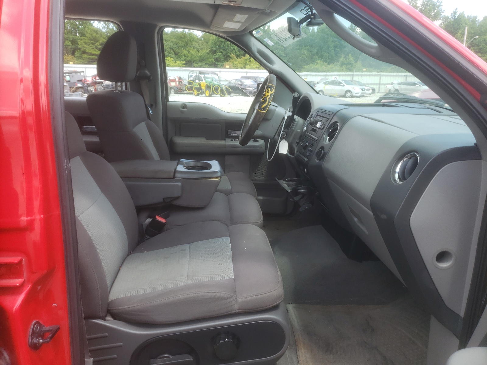 Photo 5 from auction – 2005 FORD F150 SUPER with VIN 1FTRW12W55KE97300
