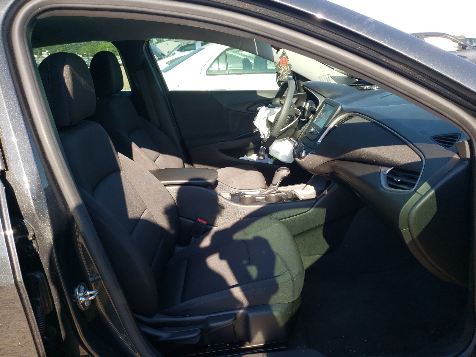 Photo 5 from auction – 2018 CHEVROLET MALIBU LS with VIN 1G1ZB5STXJF157161