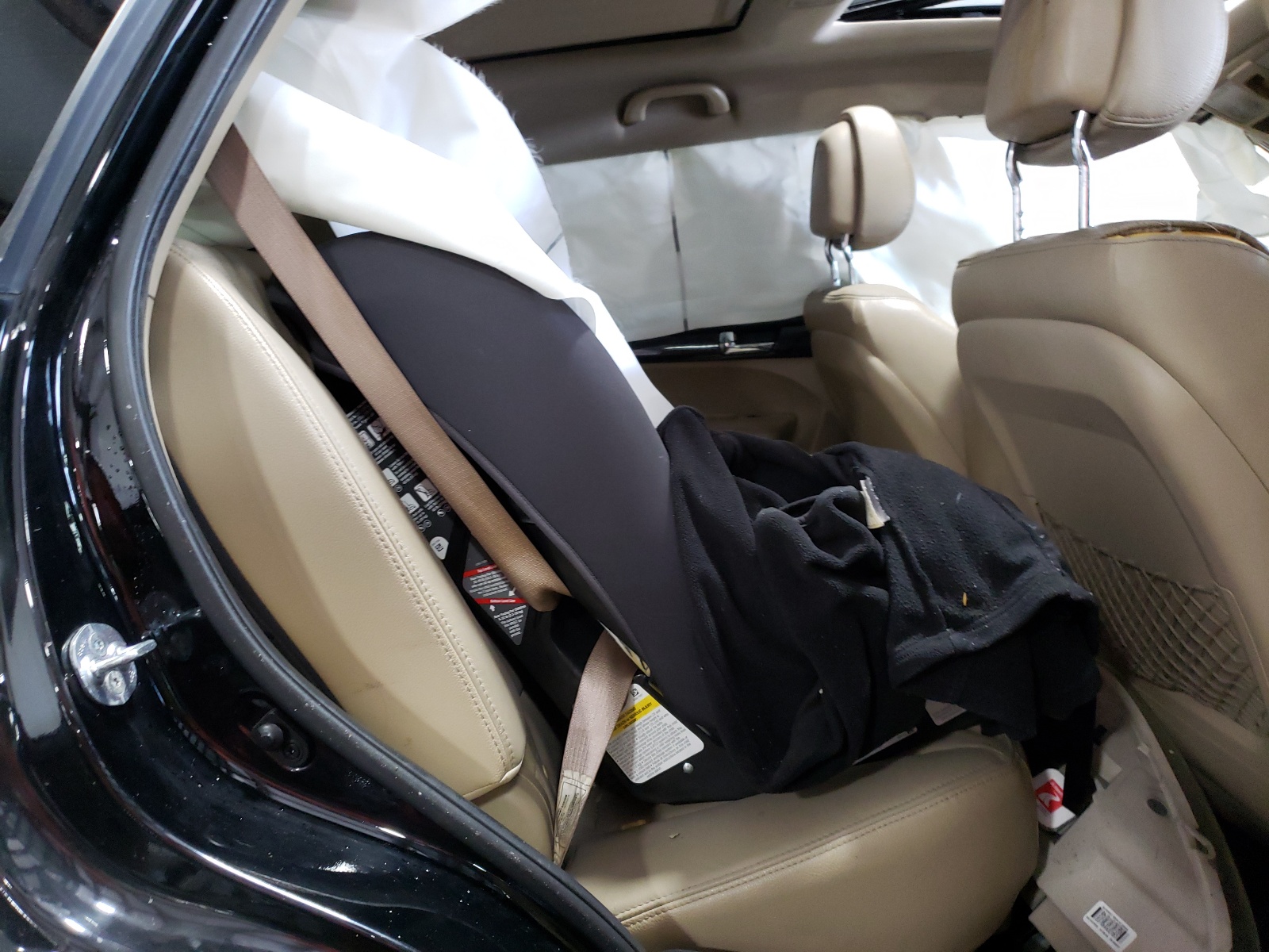 Photo 6 from auction – 2011 KIA SORENTO EX with VIN 5XYKUDA24BG090349