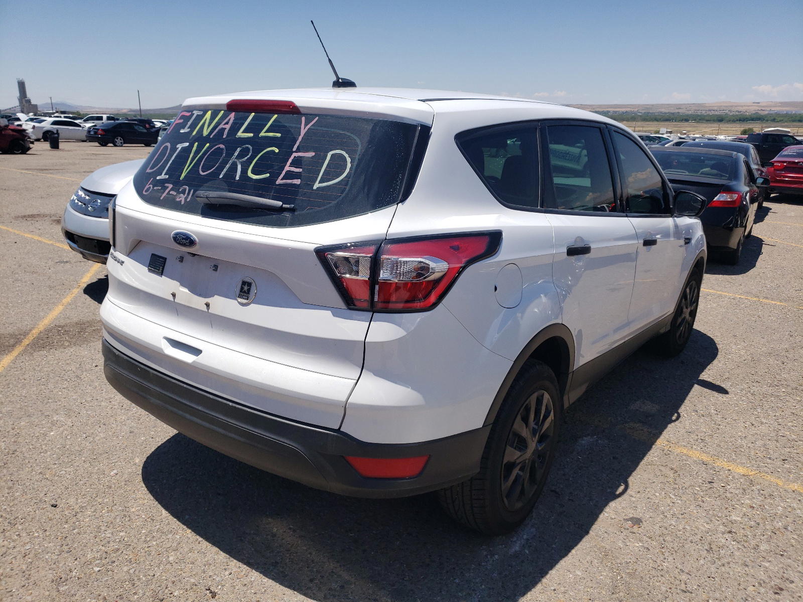 Photo 4 from auction – 2018 FORD ESCAPE S with VIN 1FMCU0F76JUB73338