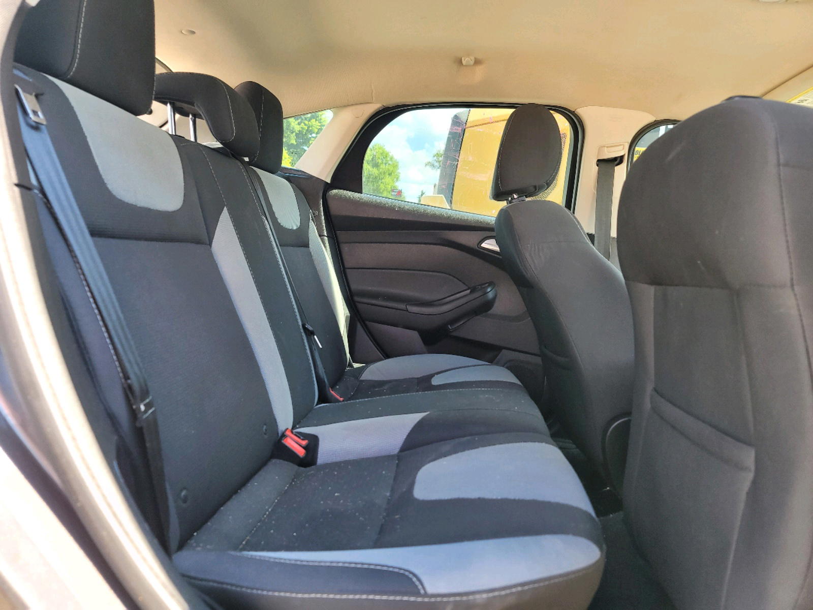 Photo 6 from auction – 2014 FORD FOCUS SE with VIN 1FADP3K27EL305374