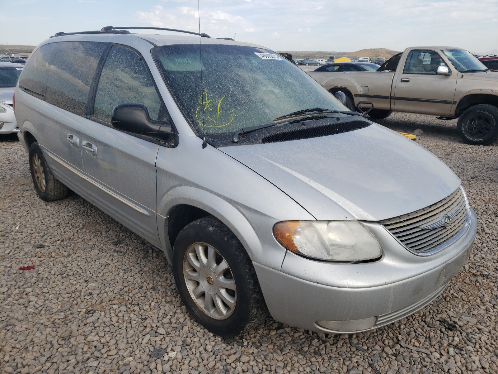 CHRYSLER TOWN & COU 2002 with VIN 2C8GT54L52R576696 - Photo from auction