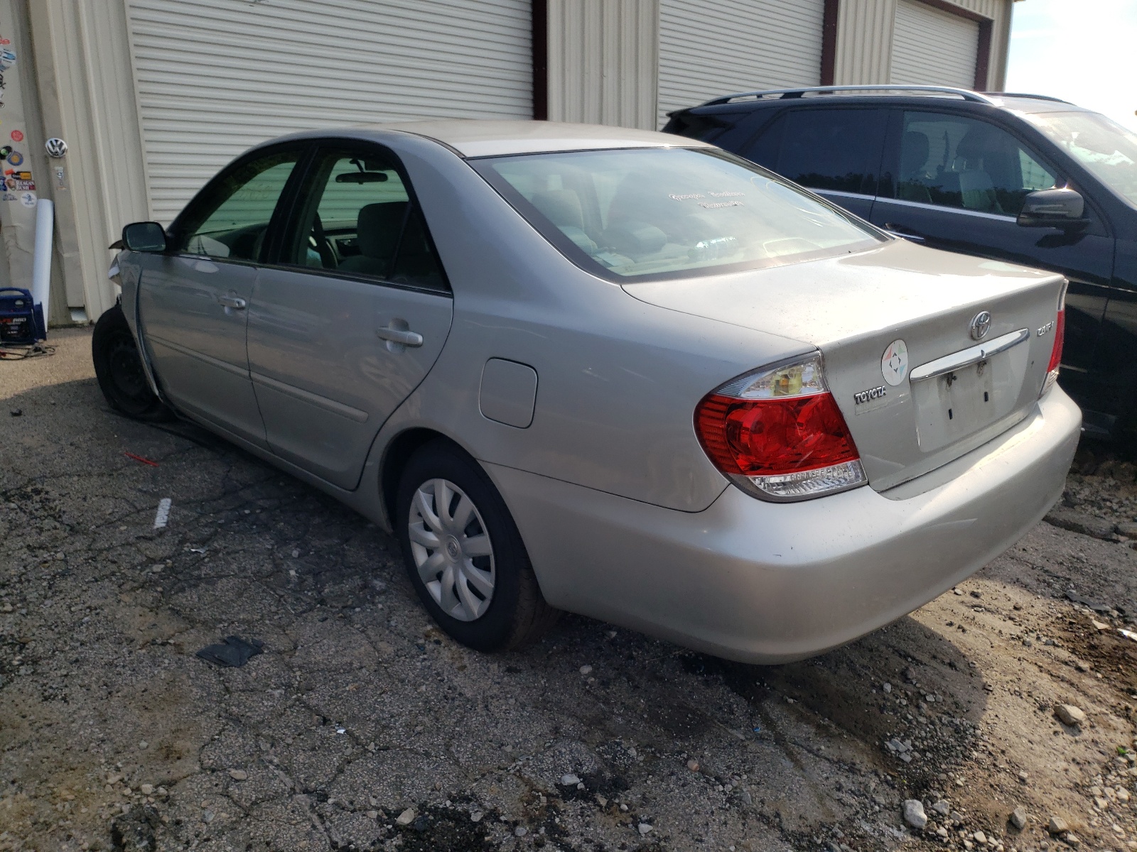 Photo 3 from auction – 2005 TOYOTA CAMRY LE with VIN 4T1BE32K55U058272