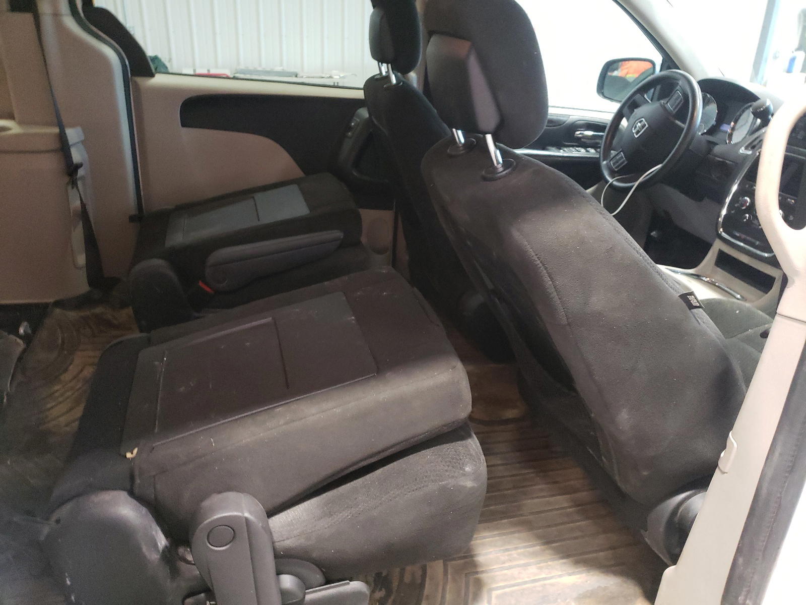 Photo 6 from auction – 2016 DODGE GRAND CARA with VIN 2C4RDGCGXGR395964