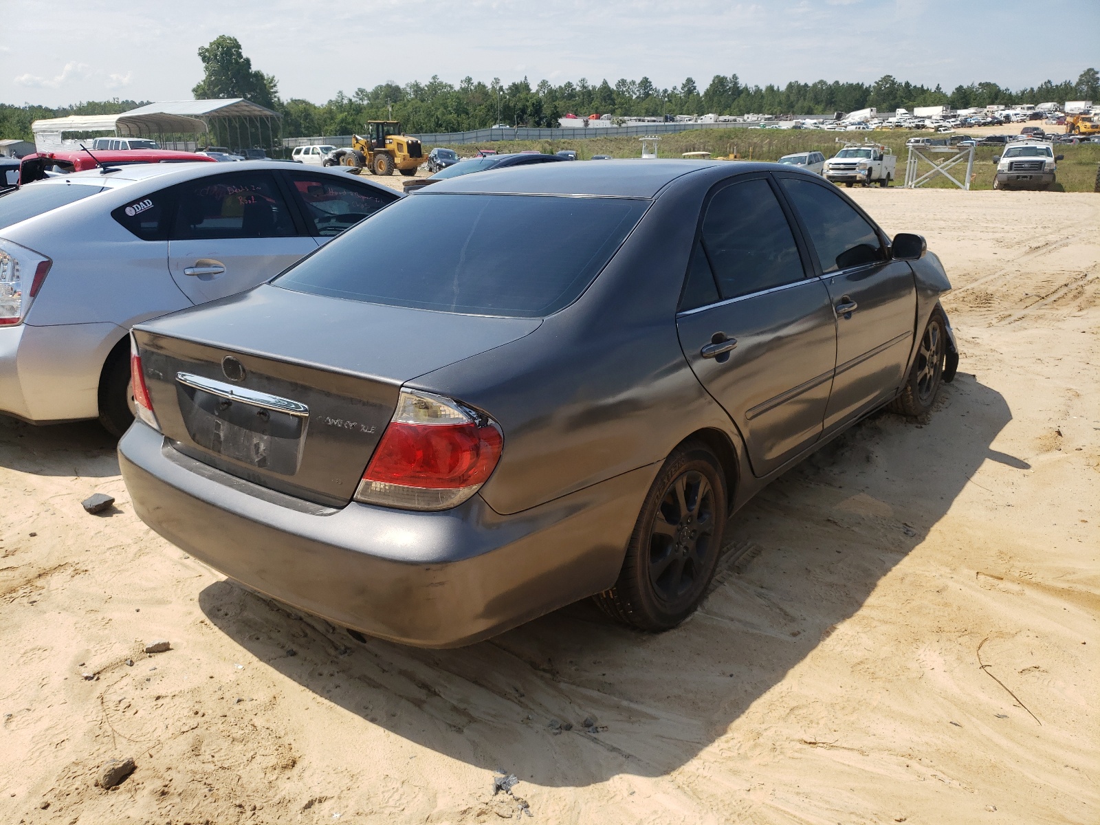 Zdjęcie 4 z aukcji – 2005 TOYOTA CAMRY z VIN 4T1BF32K85U597935