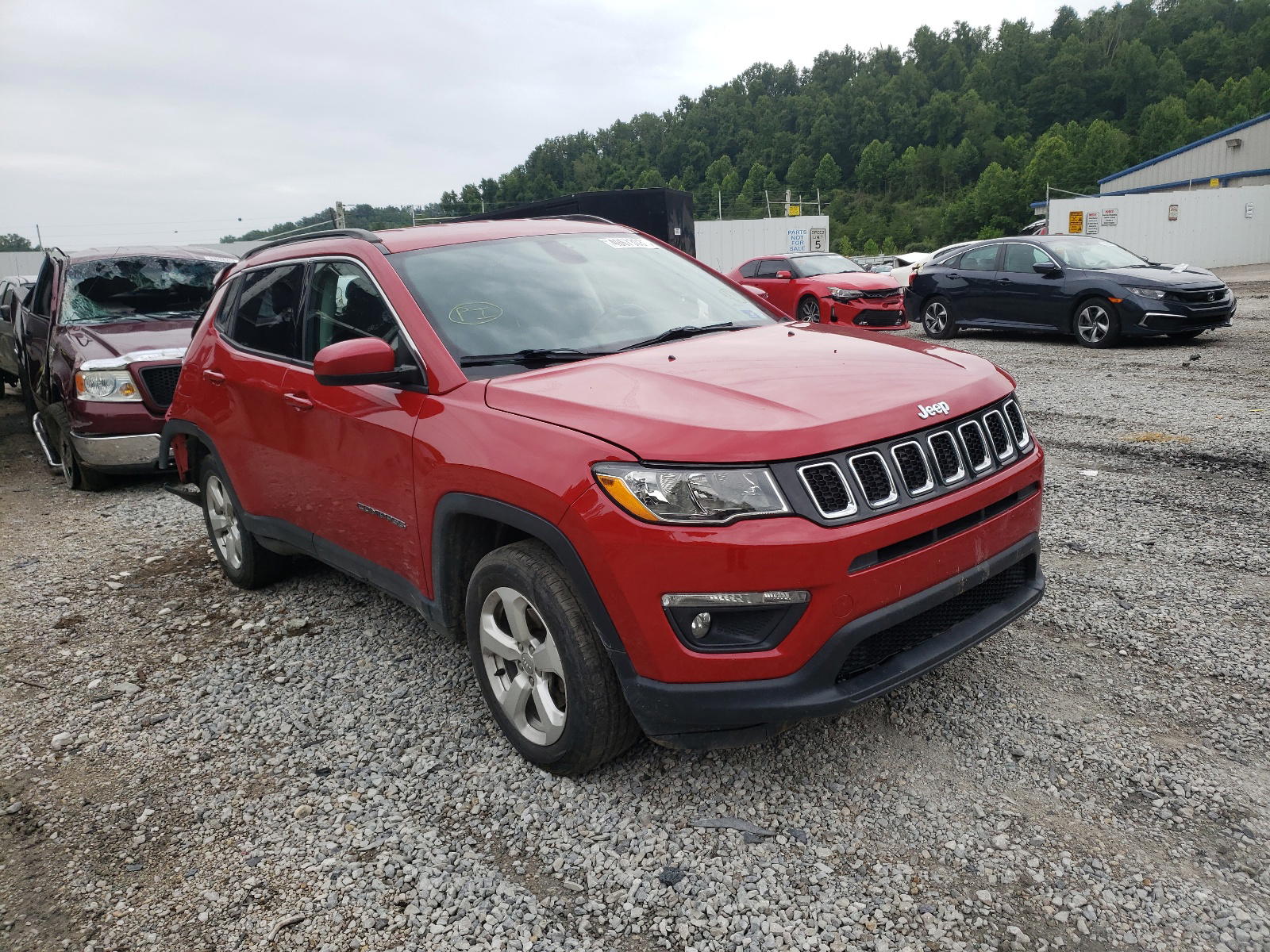 JEEP COMPASS LA 2018 with VIN 3C4NJDBB9JT155093 - Photo from auction