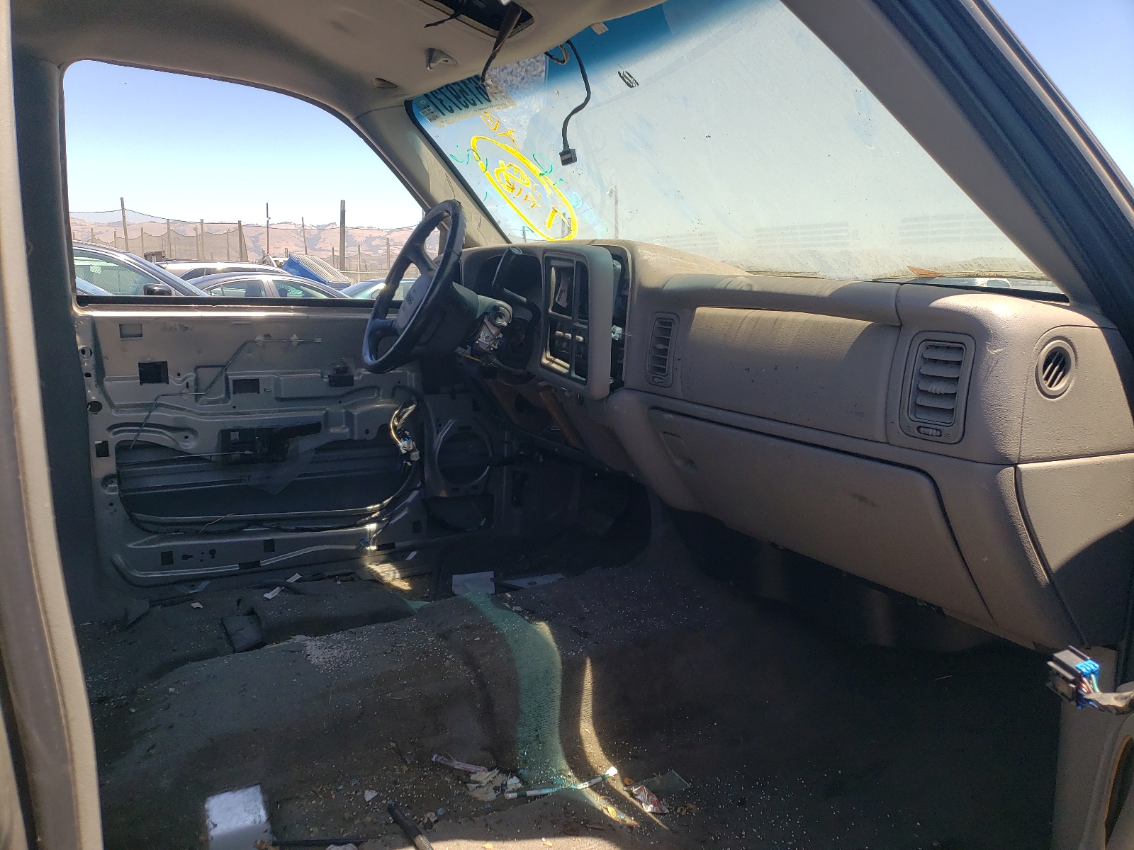 Photo 5 from auction – 2002 GMC SIERRA C15 with VIN 1GTGC13U82F118971