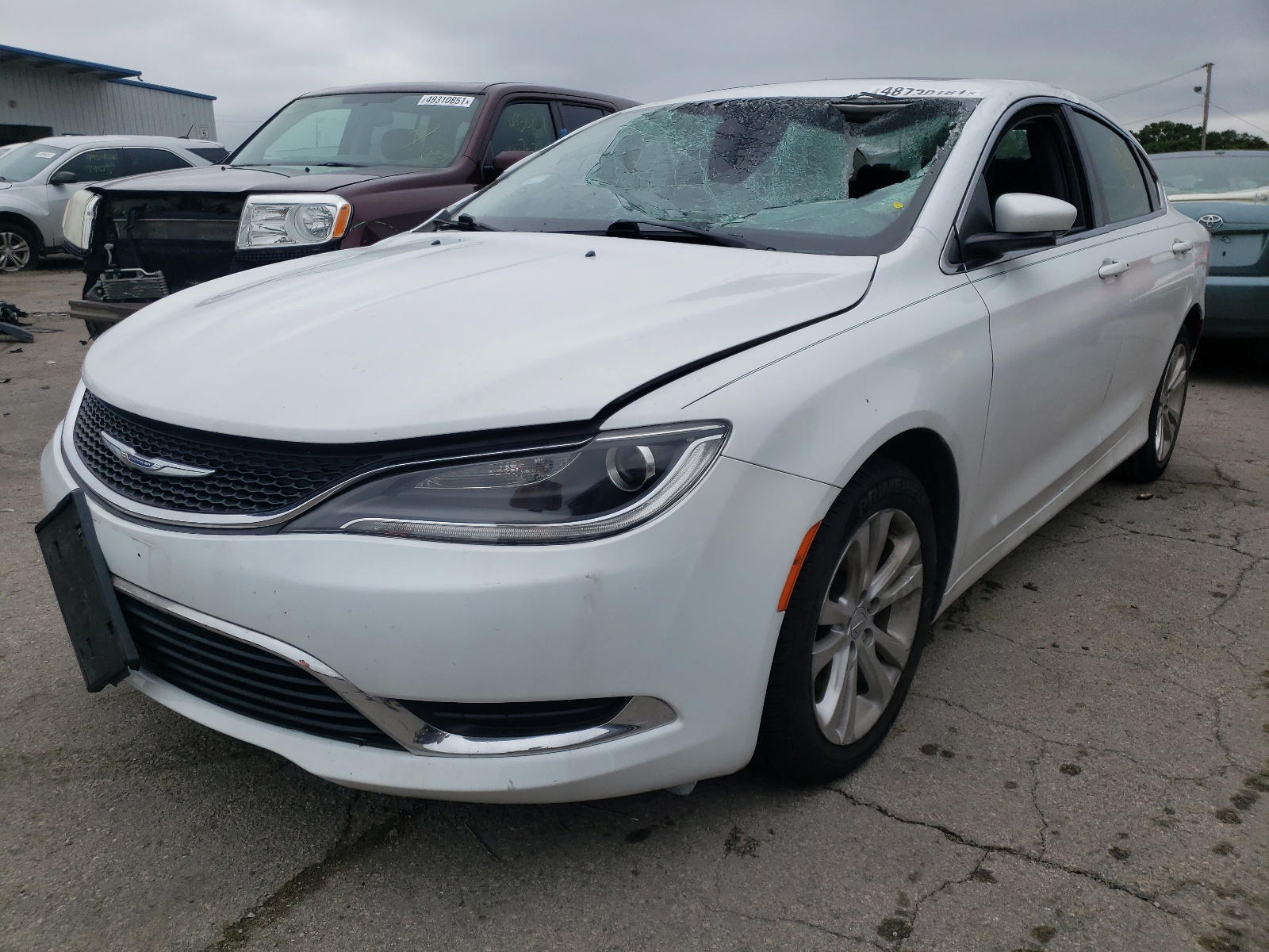 Photo 2 from auction – 2015 CHRYSLER 200 LIMITE with VIN 1C3CCCABXFN609375
