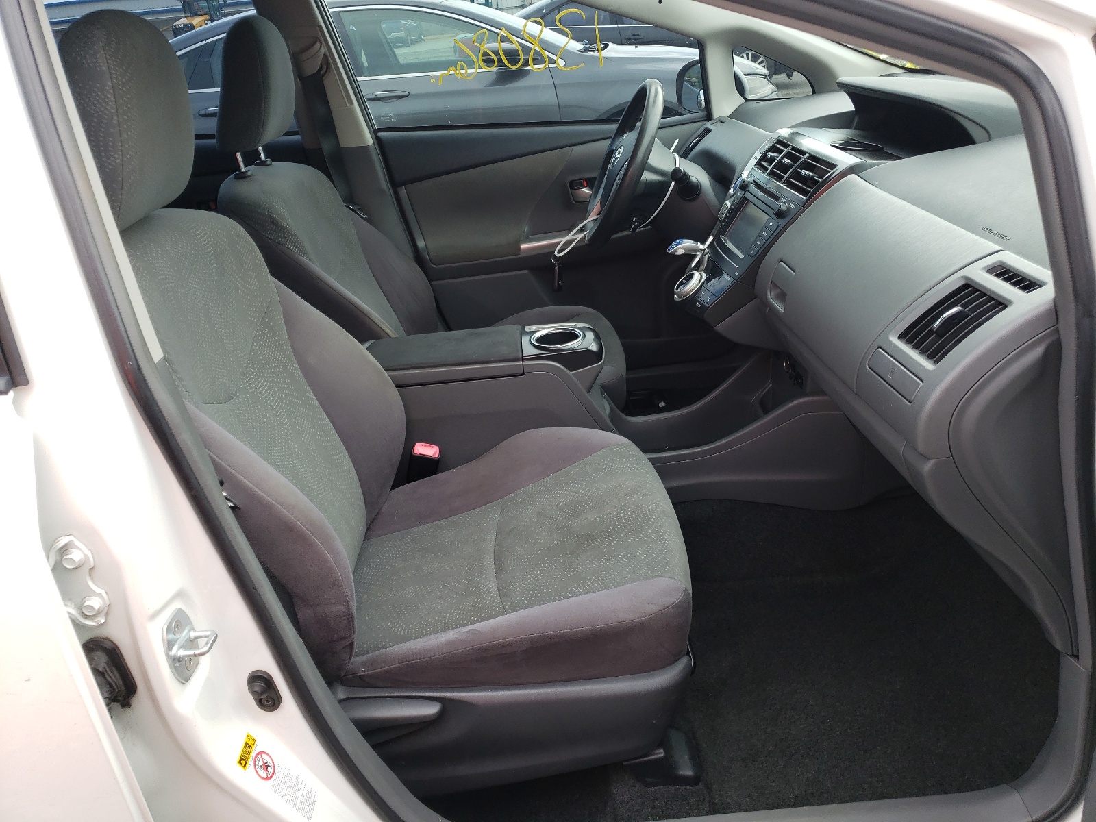 Photo 5 from auction – 2012 TOYOTA PRIUS V with VIN JTDZN3EU1C3183160